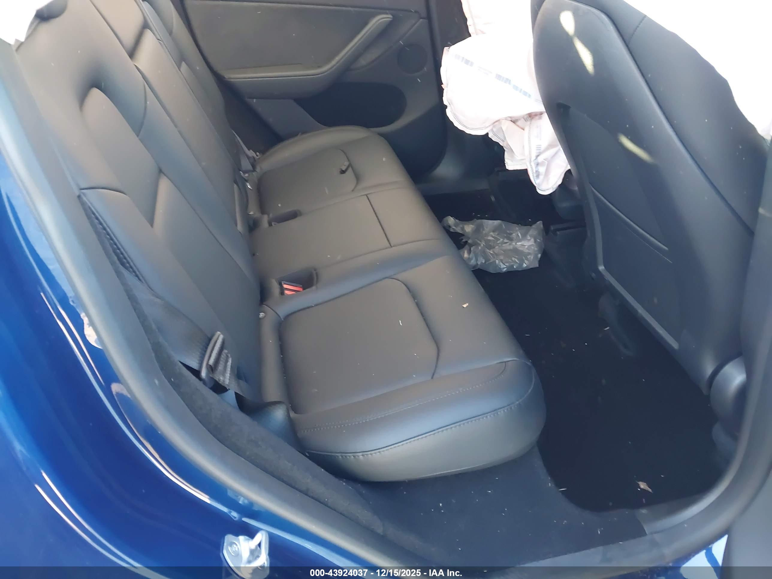 TESLA MODEL image 8