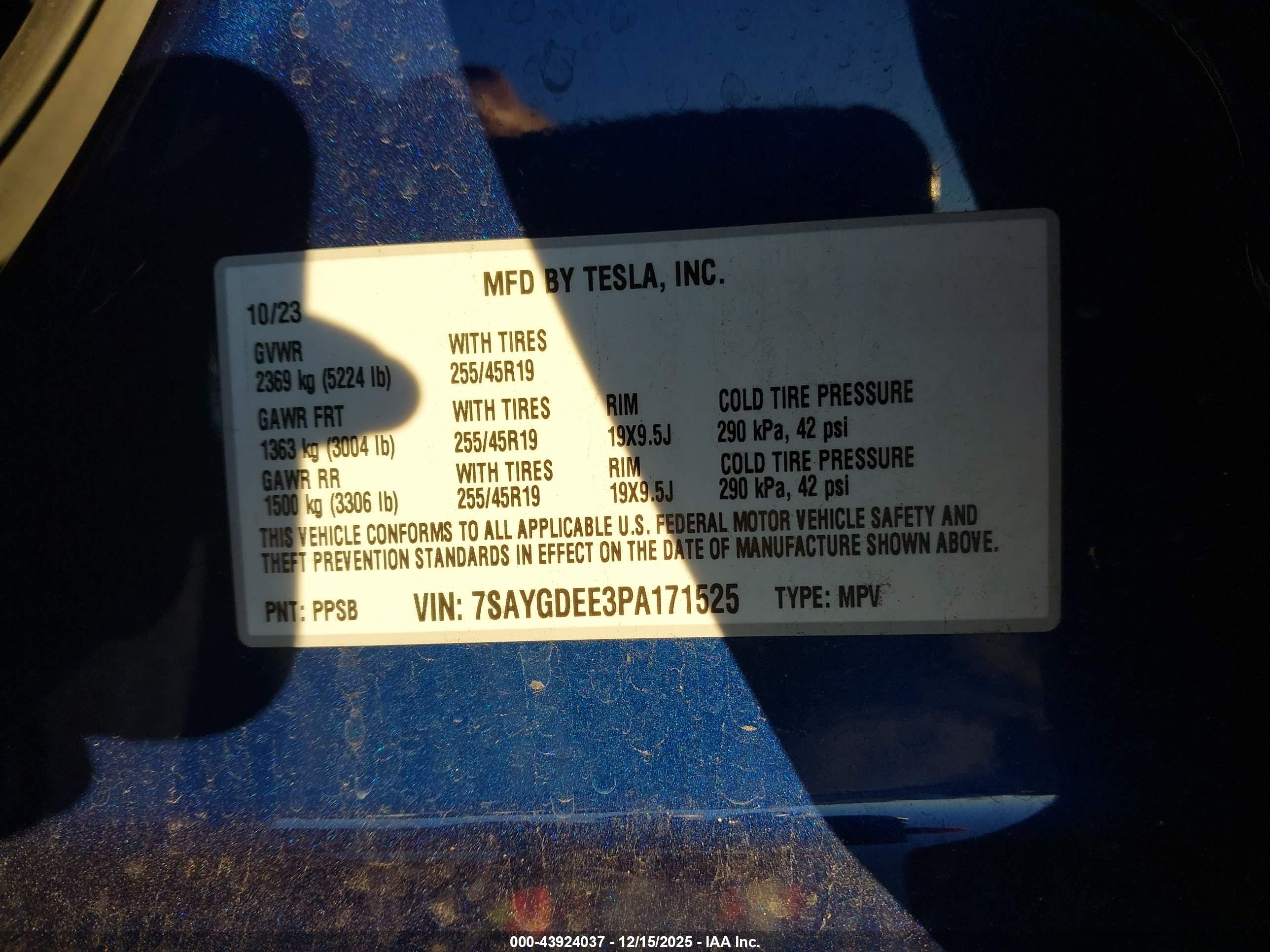 TESLA MODEL image 9