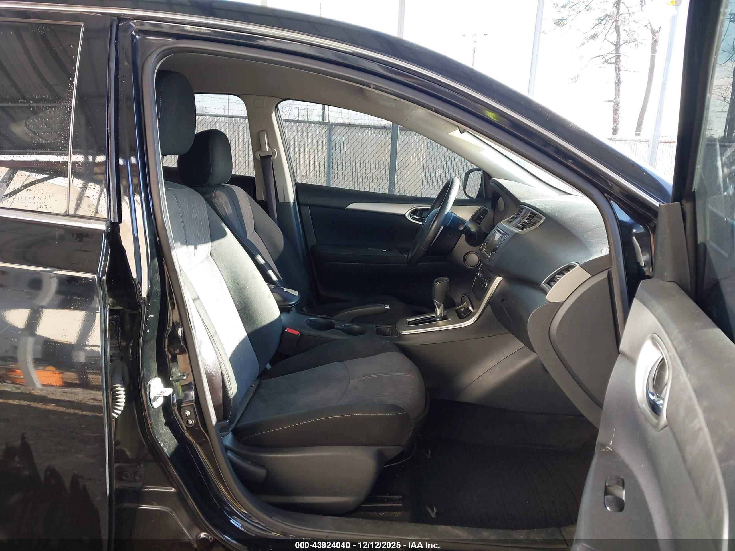 NISSAN SENTRA image 5