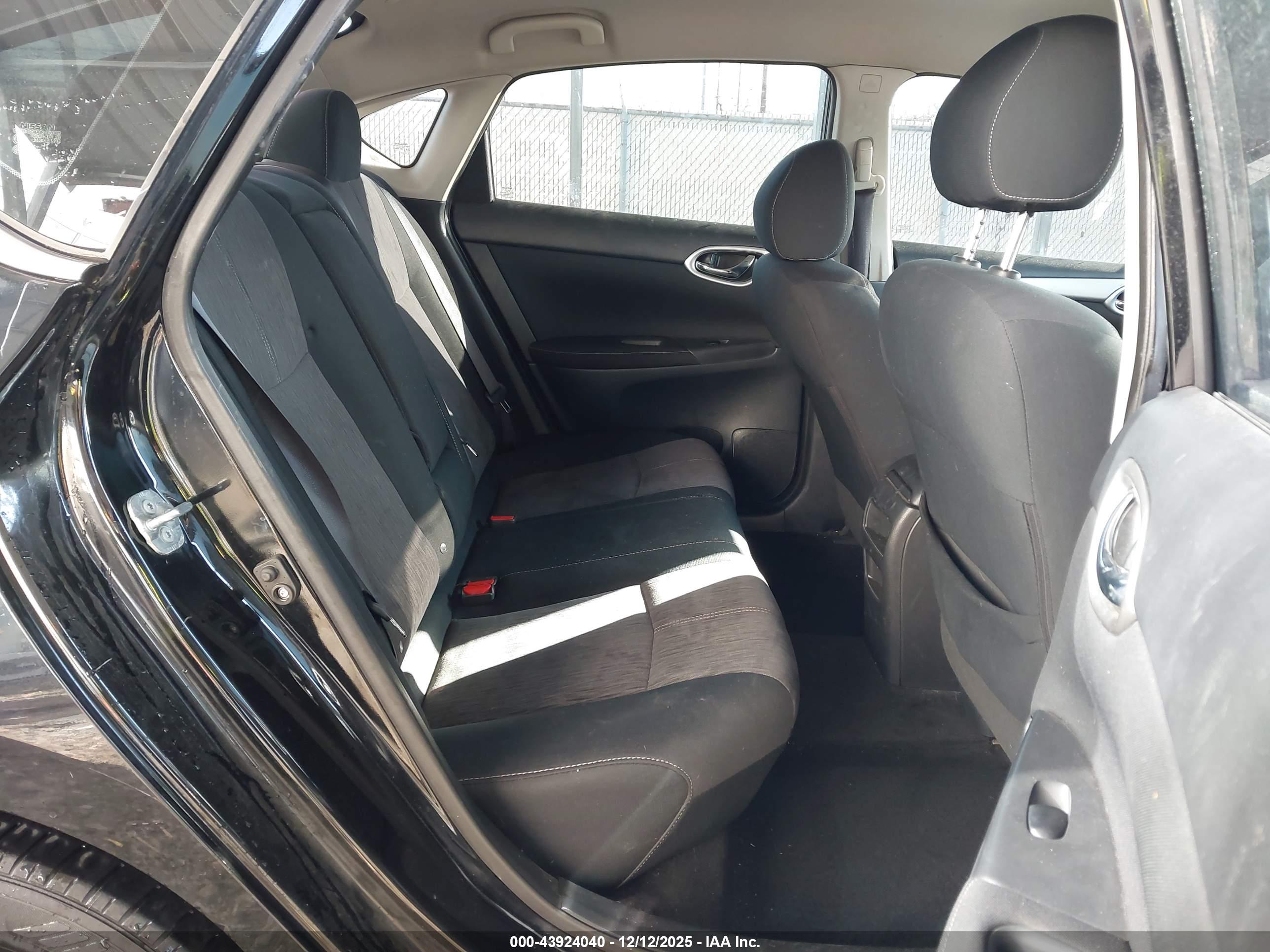 NISSAN SENTRA image 8