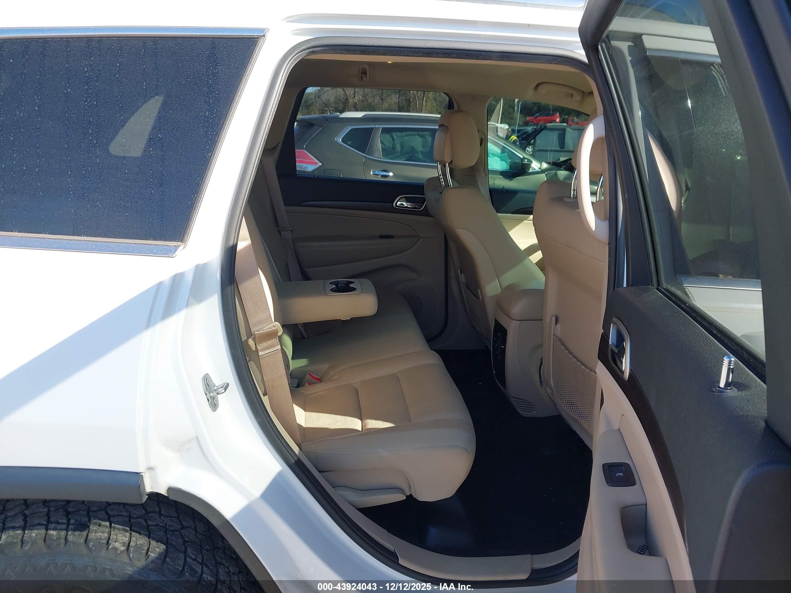 JEEP GRAND image 8