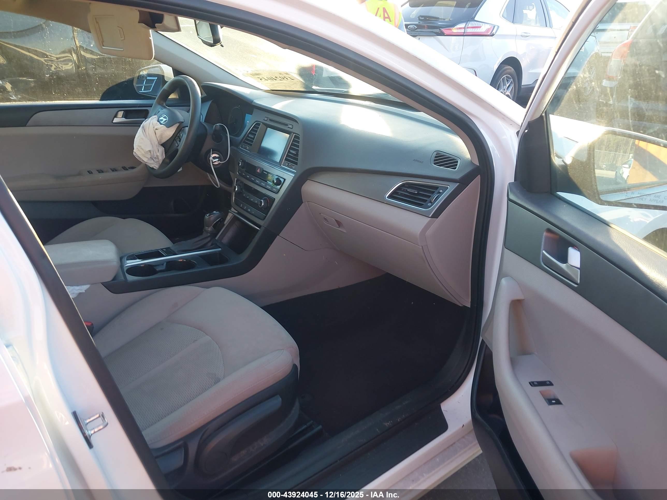 HYUNDAI SONATA image 5