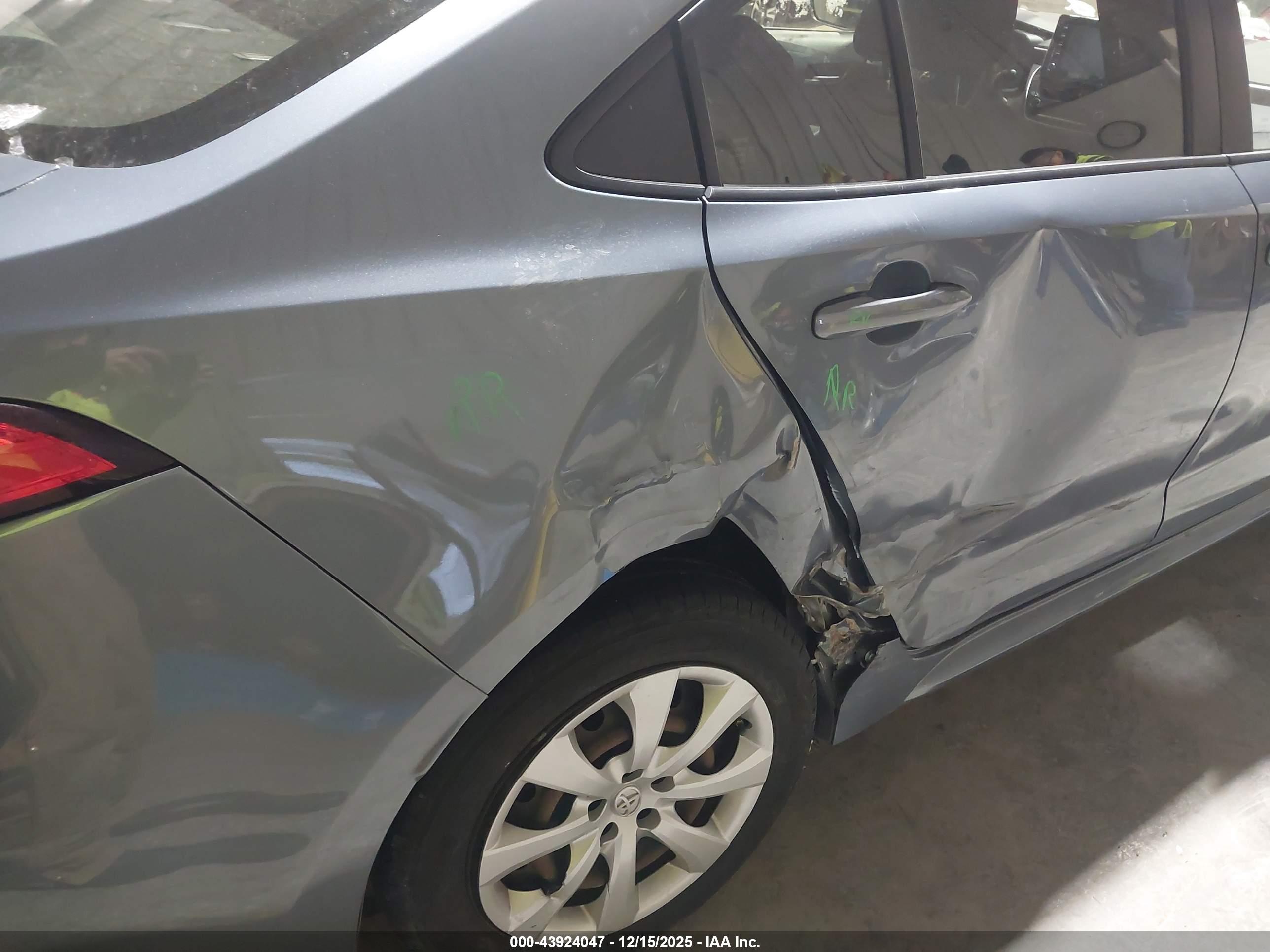 TOYOTA COROLLA image 6