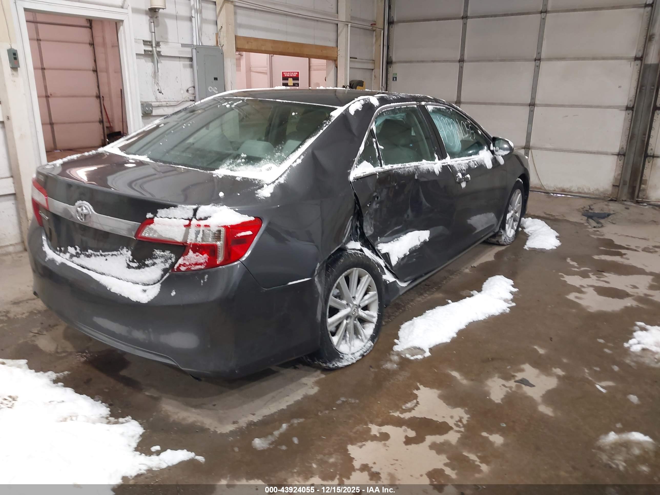 TOYOTA CAMRY image 4