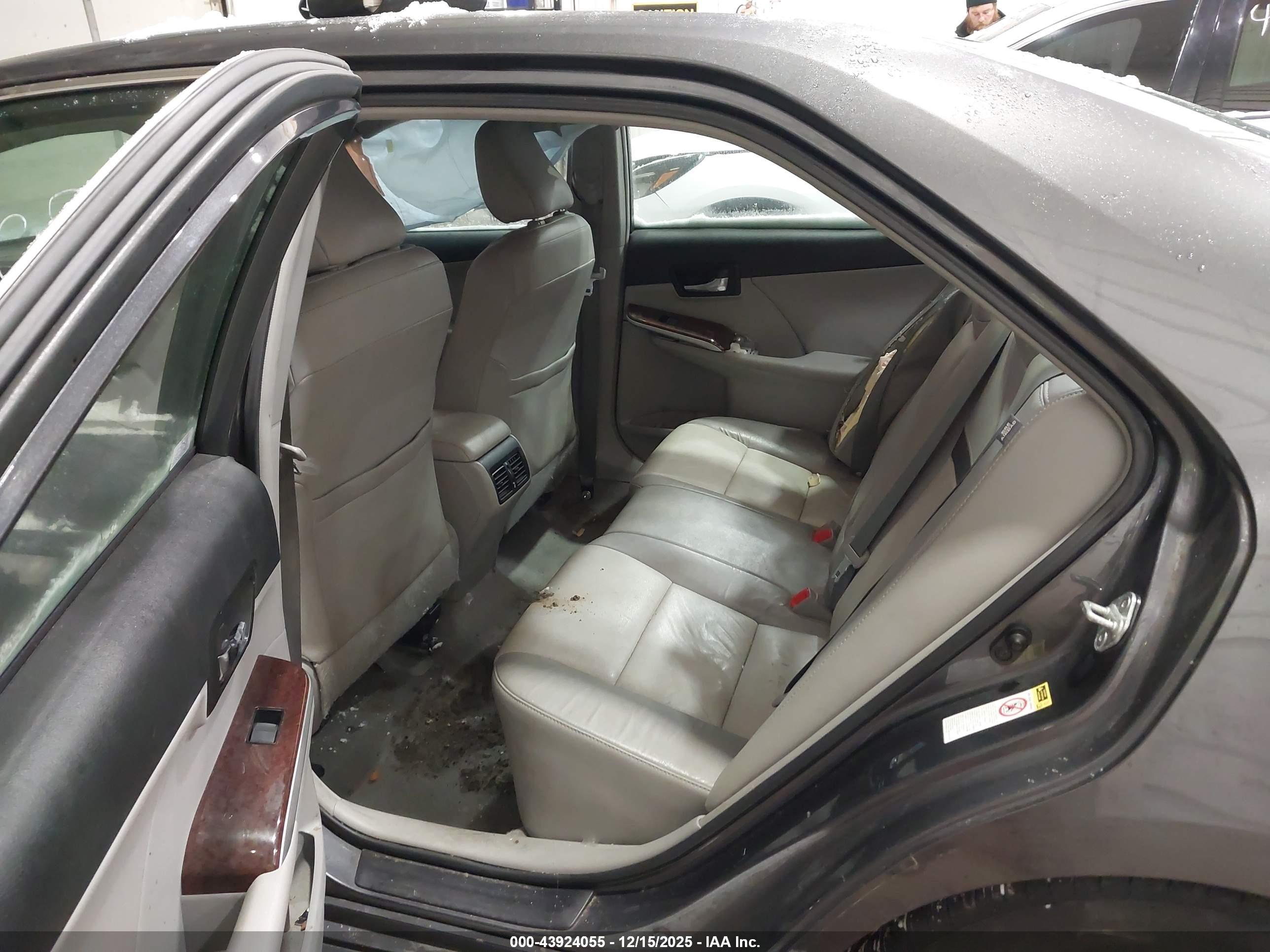 TOYOTA CAMRY image 8