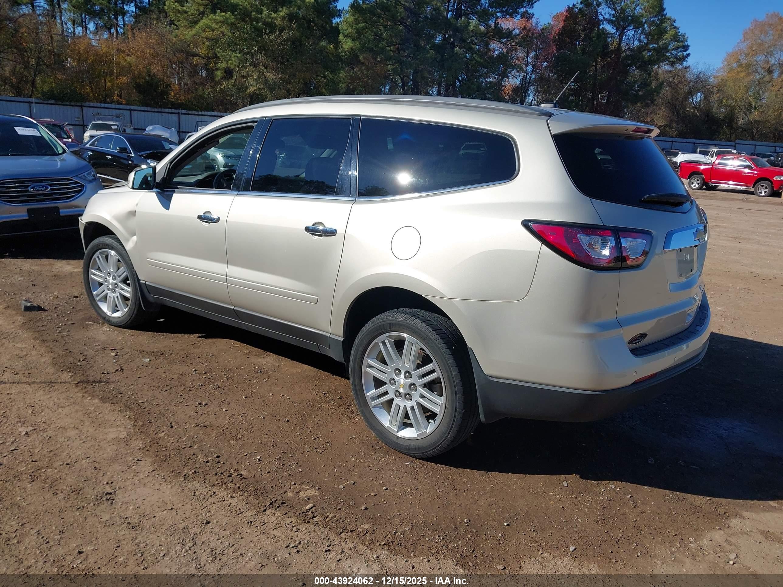 CHEVROLET TRAVERSE image 3