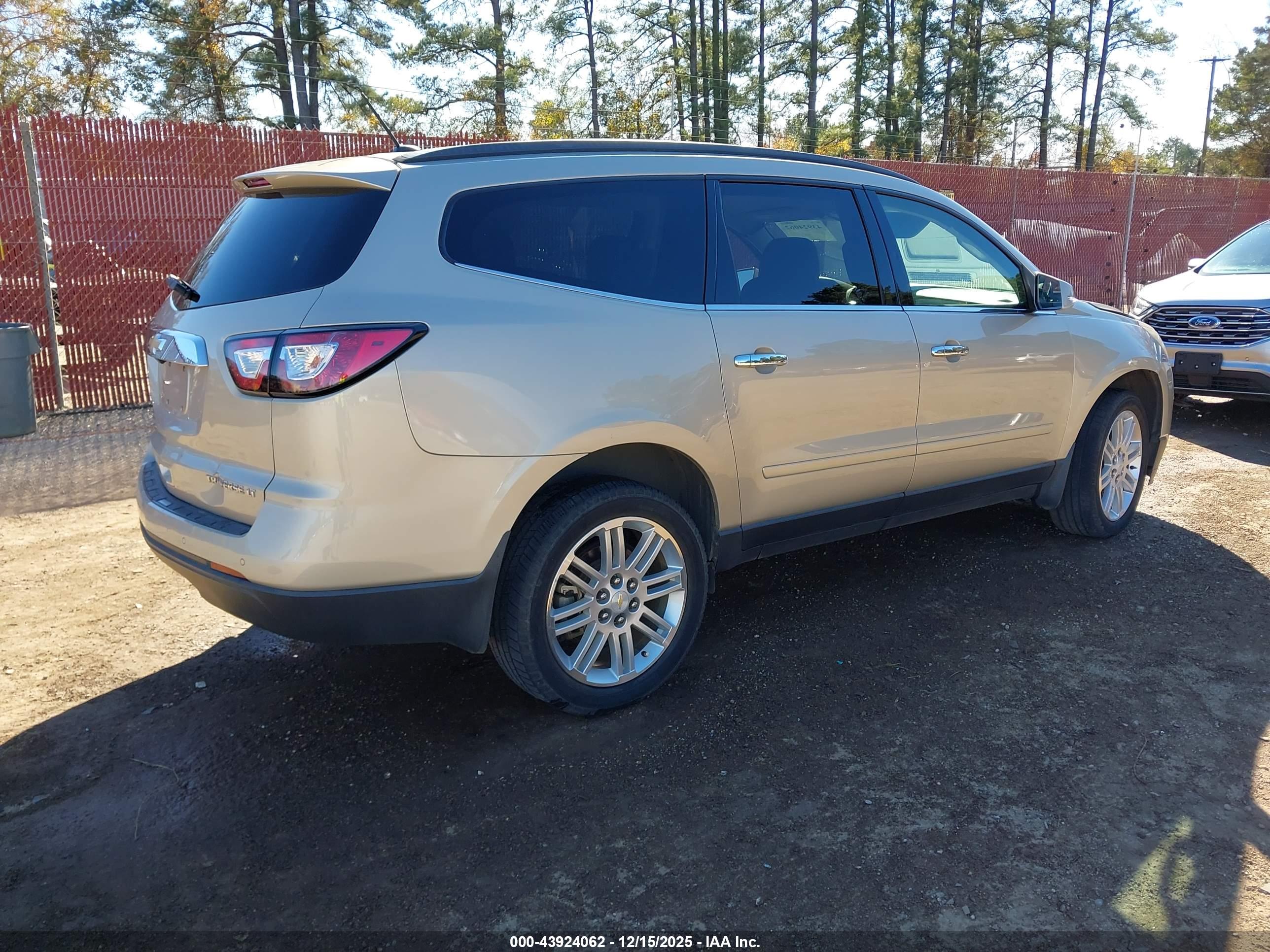 CHEVROLET TRAVERSE image 4