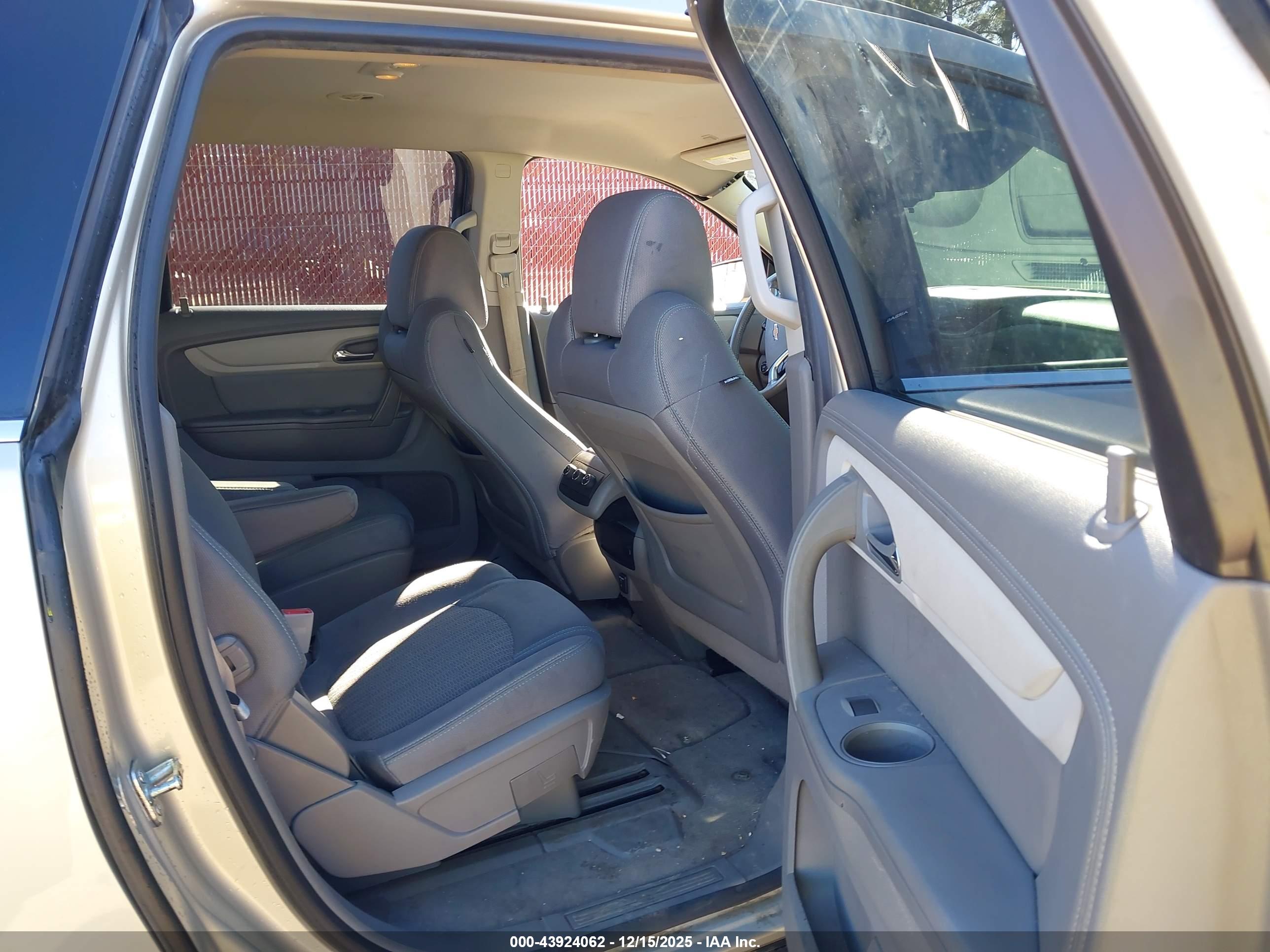 CHEVROLET TRAVERSE image 8