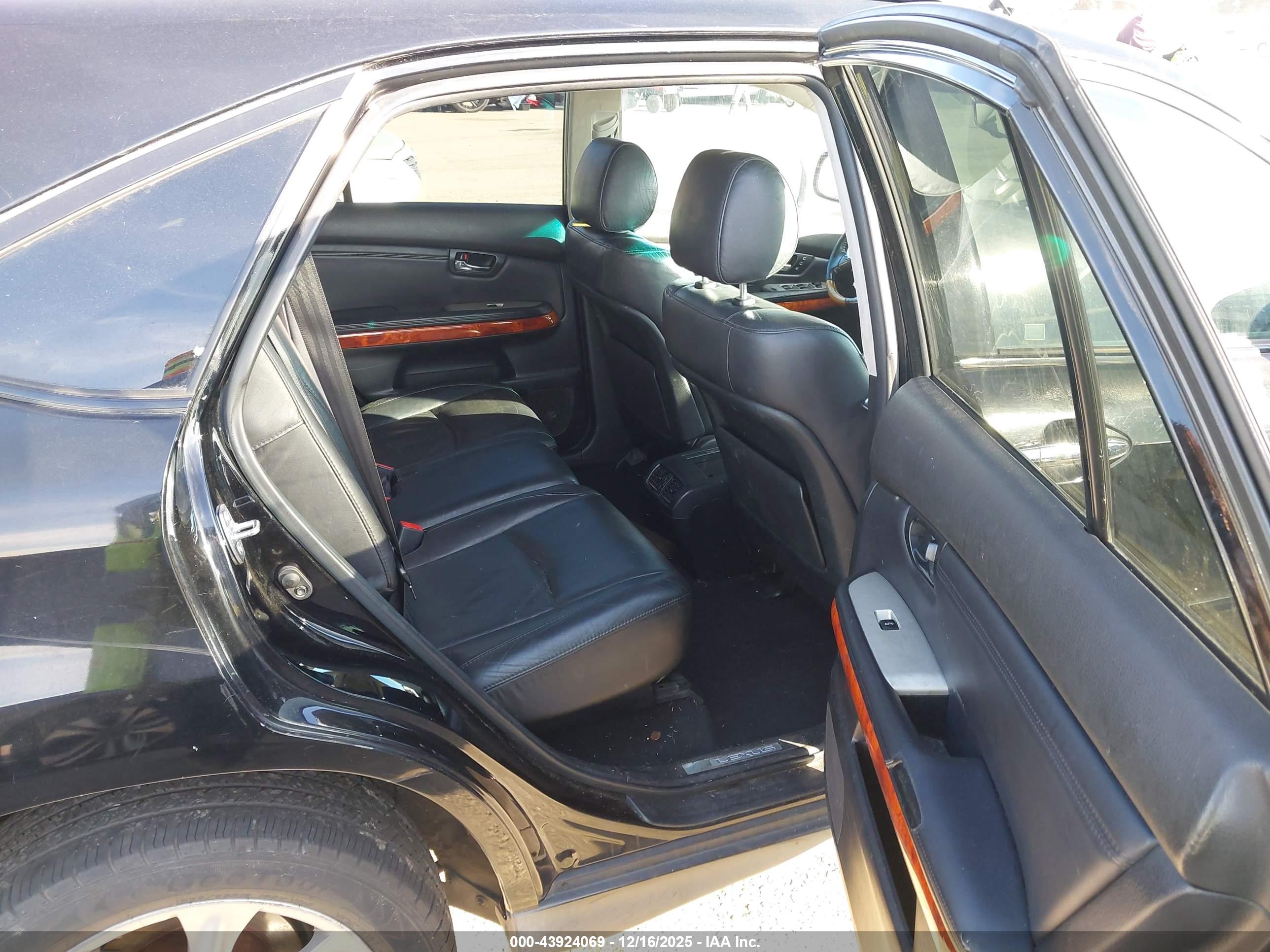 LEXUS RX image 8