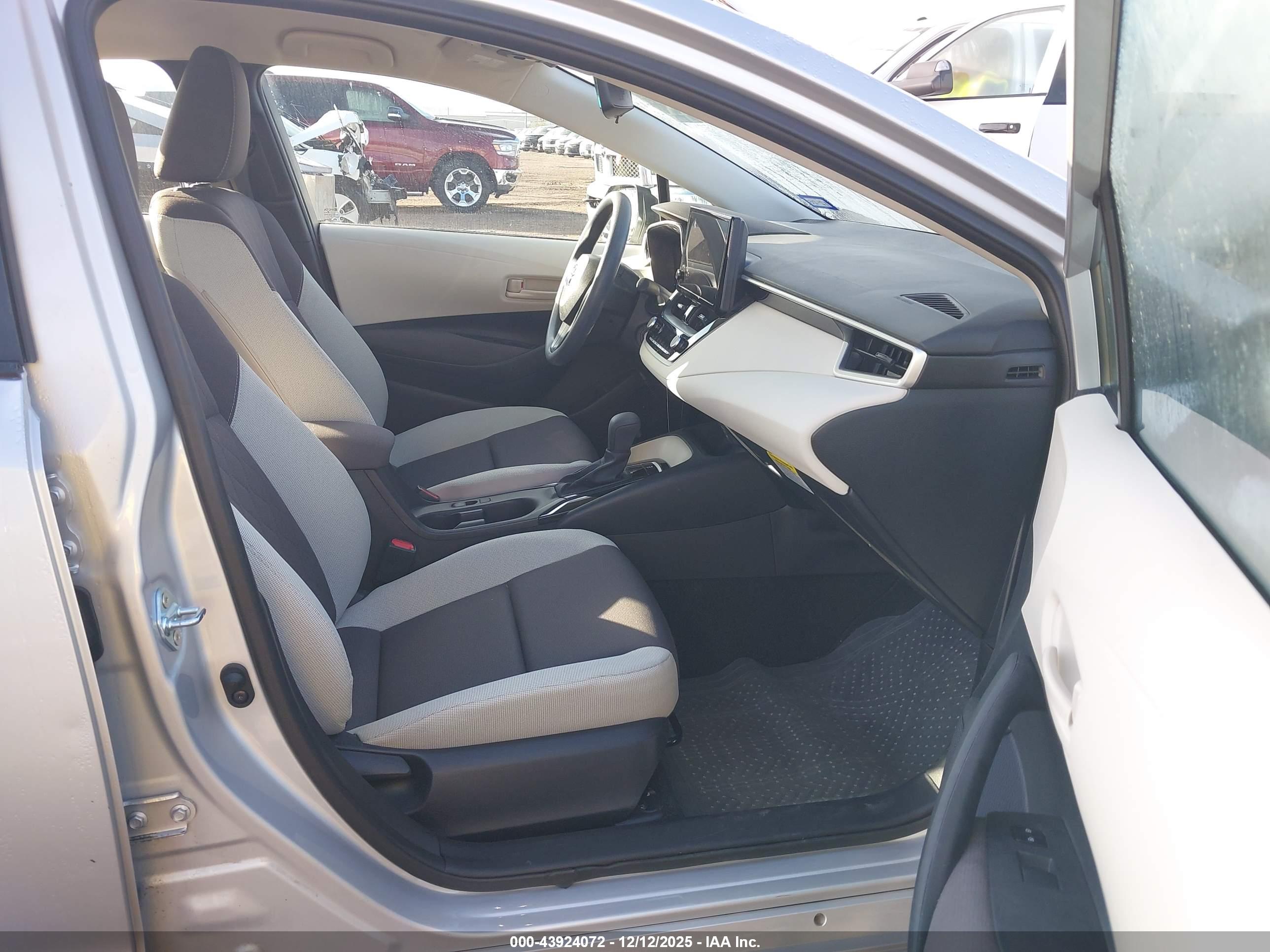 TOYOTA COROLLA image 5