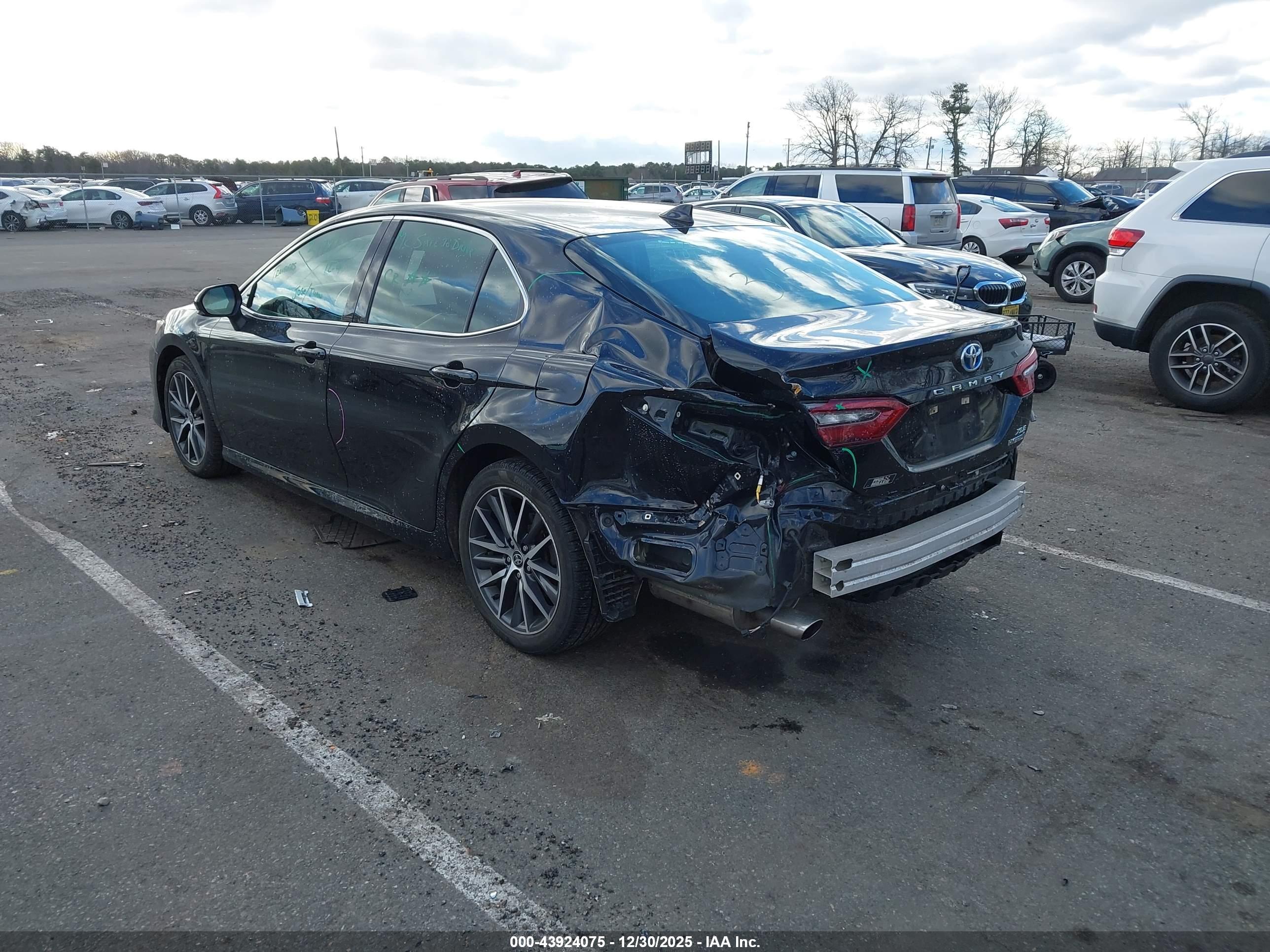 TOYOTA CAMRY image 3