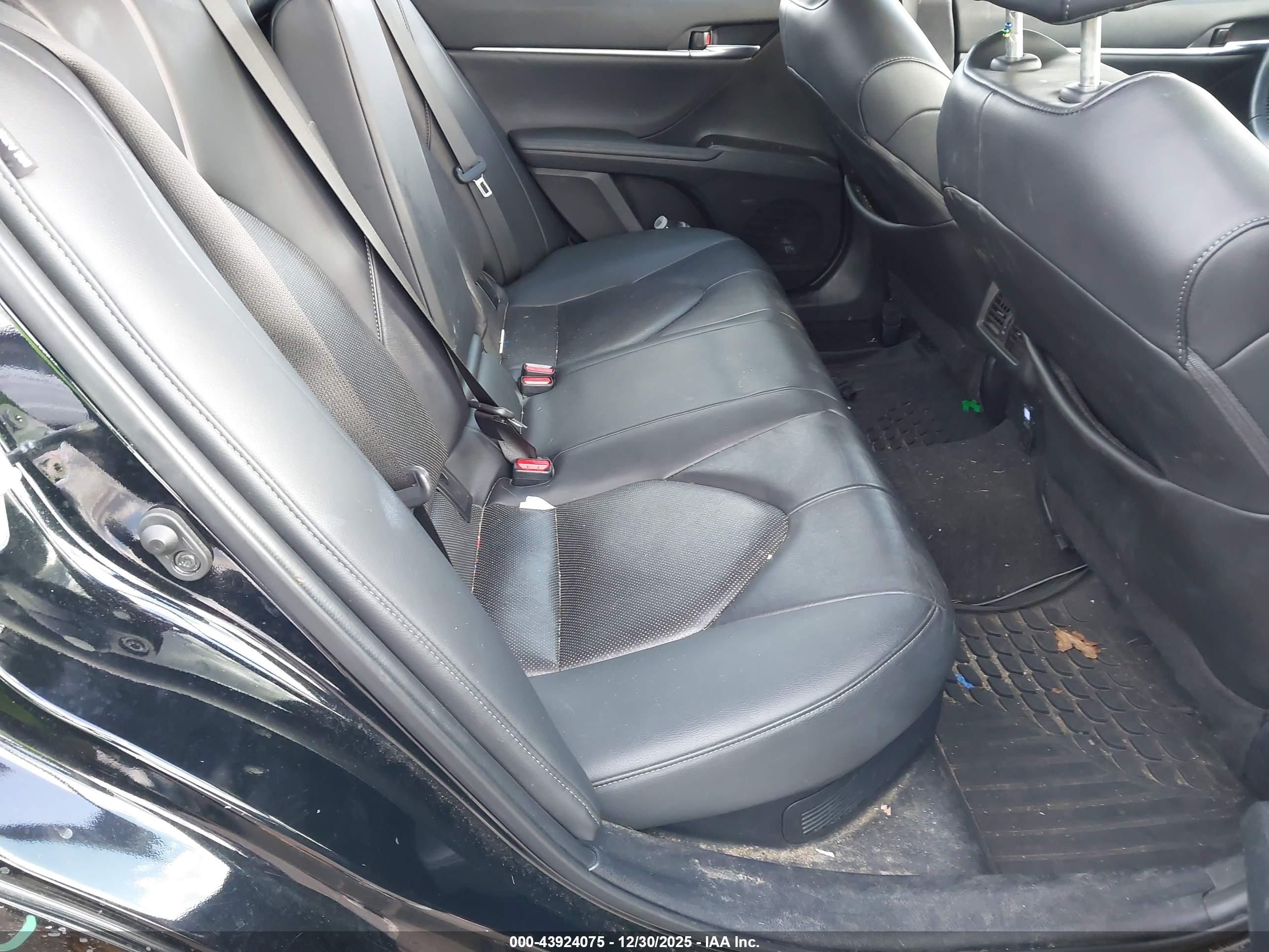 TOYOTA CAMRY image 8