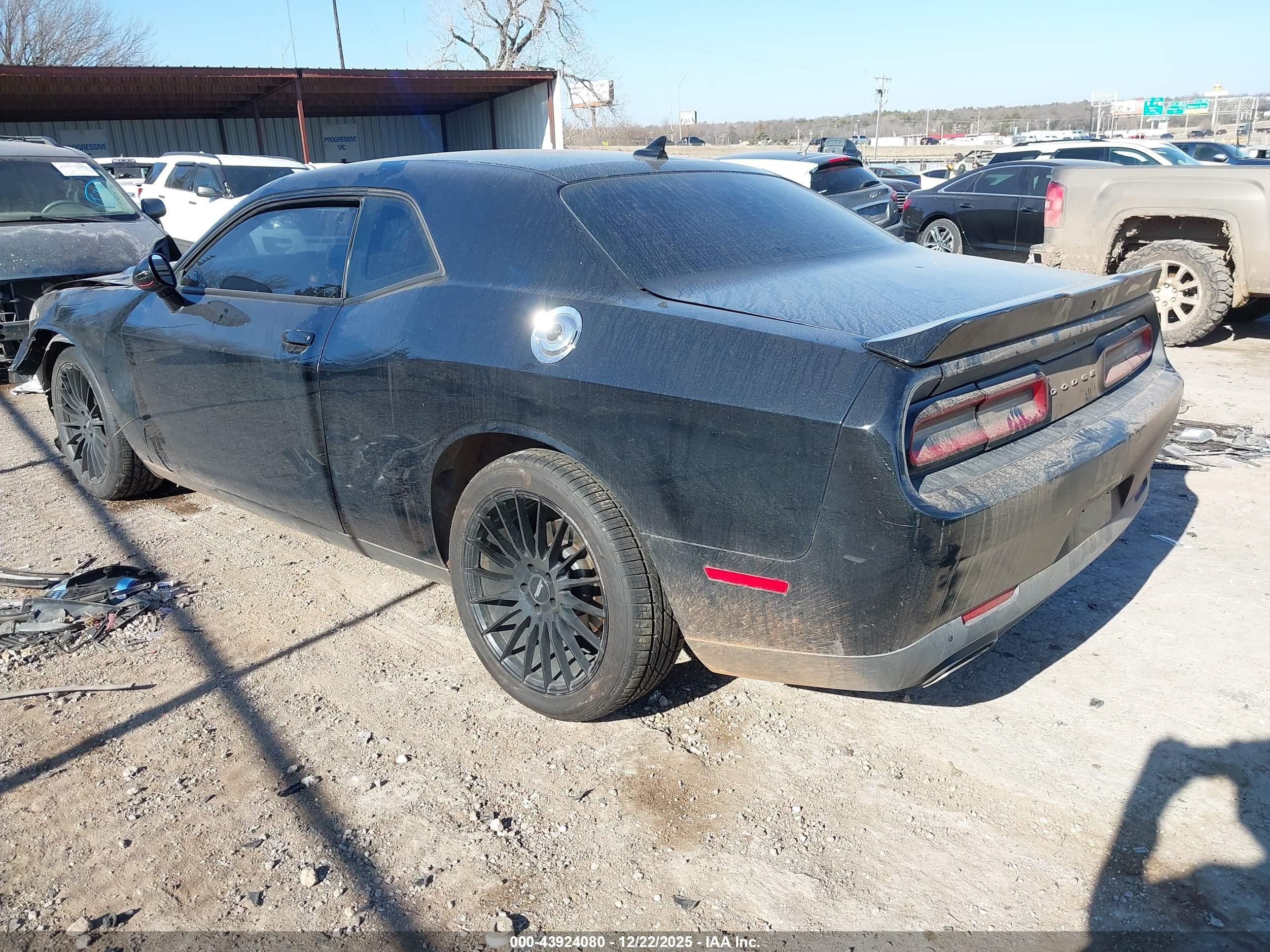 DODGE CHALLENGER image 3