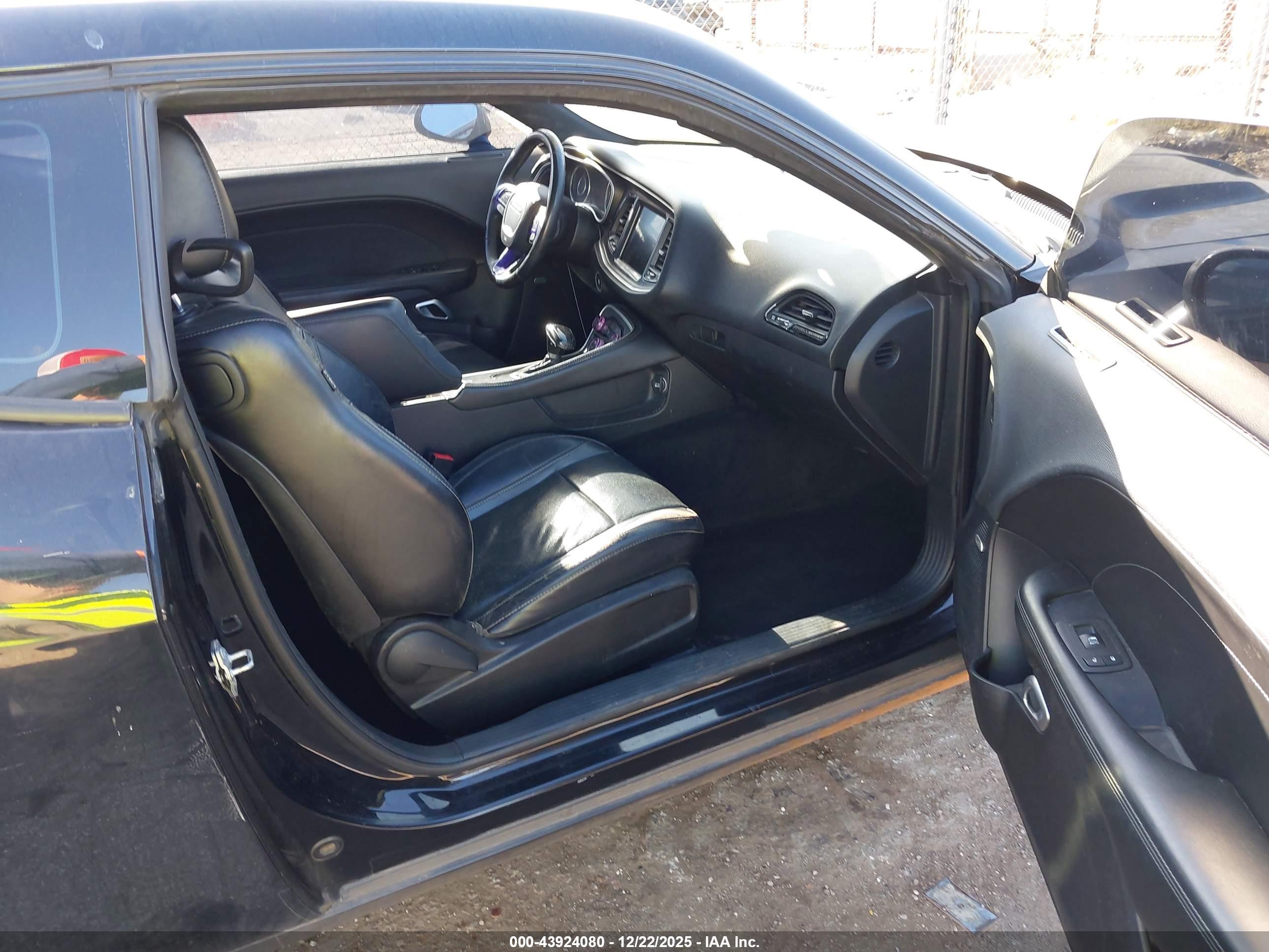 DODGE CHALLENGER image 5