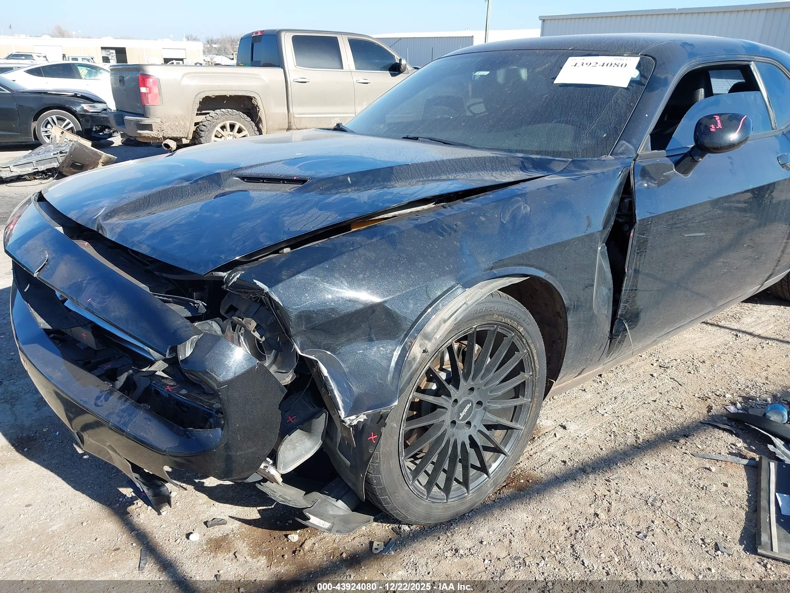 DODGE CHALLENGER image 6