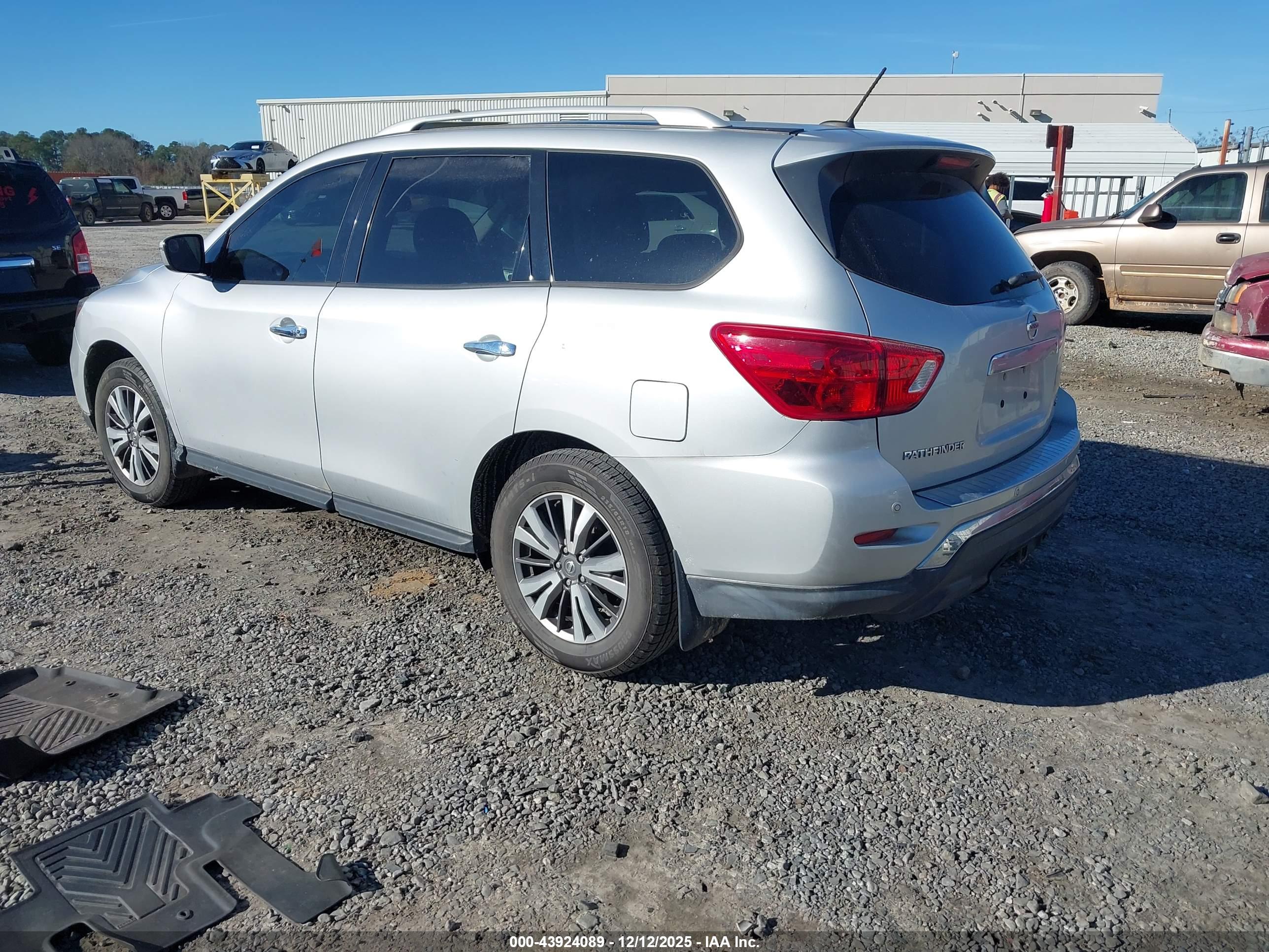 NISSAN PATHFINDER image 3