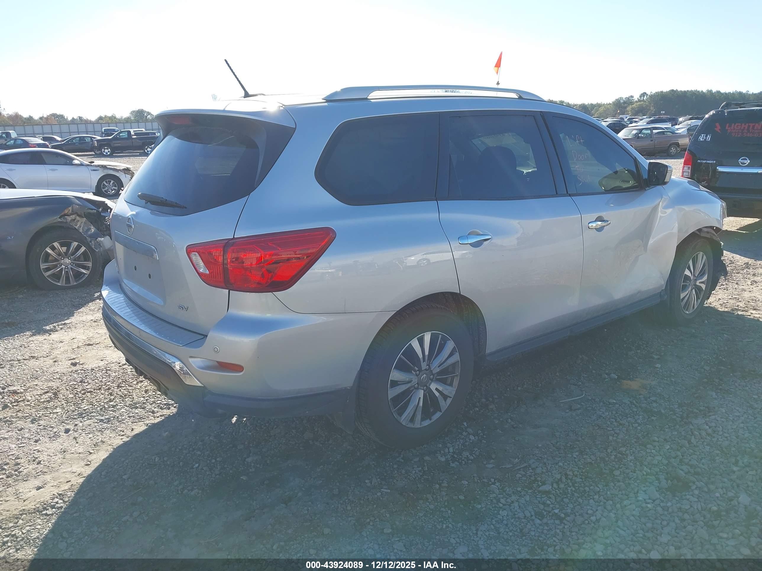NISSAN PATHFINDER image 4