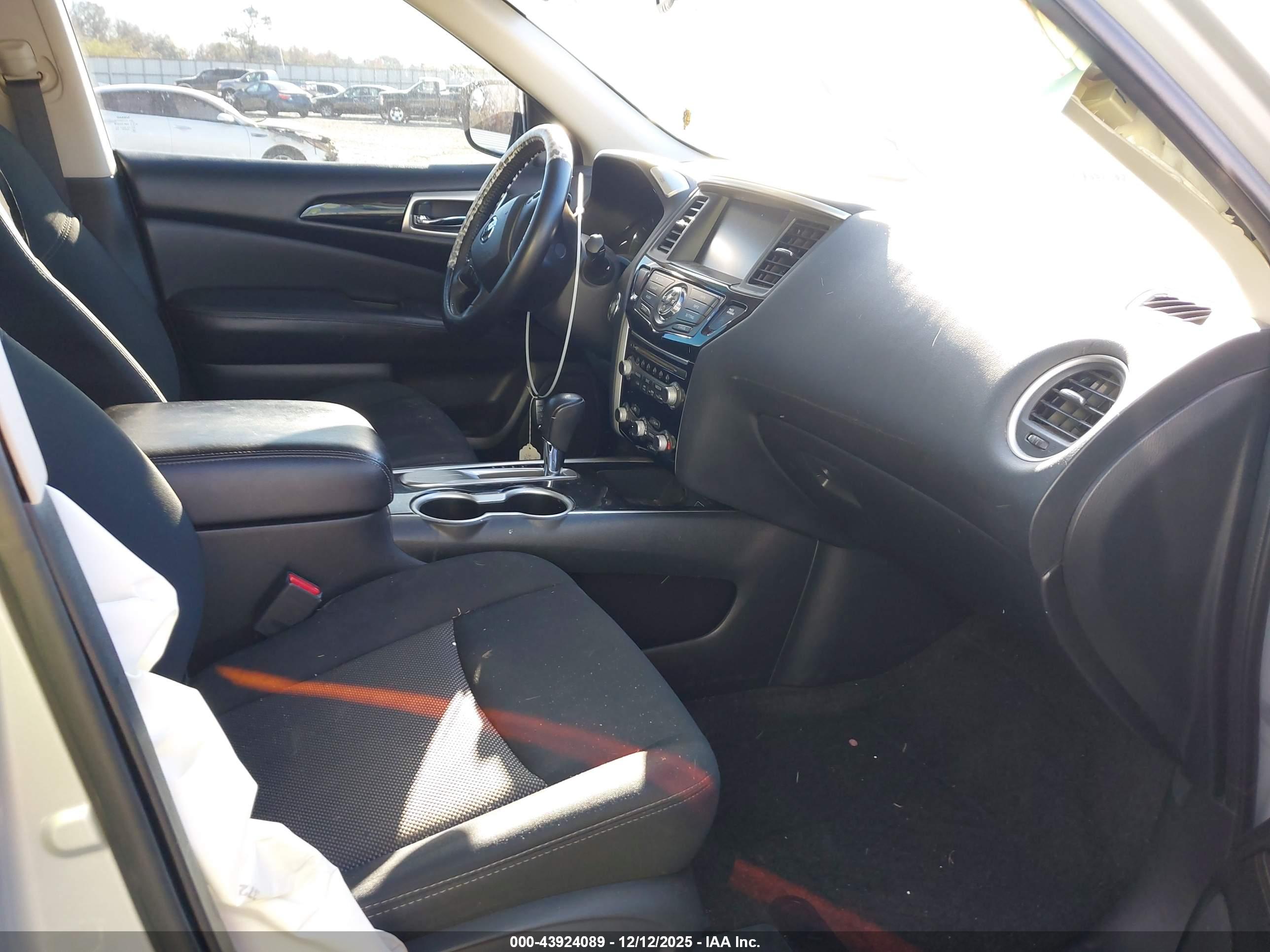 NISSAN PATHFINDER image 5