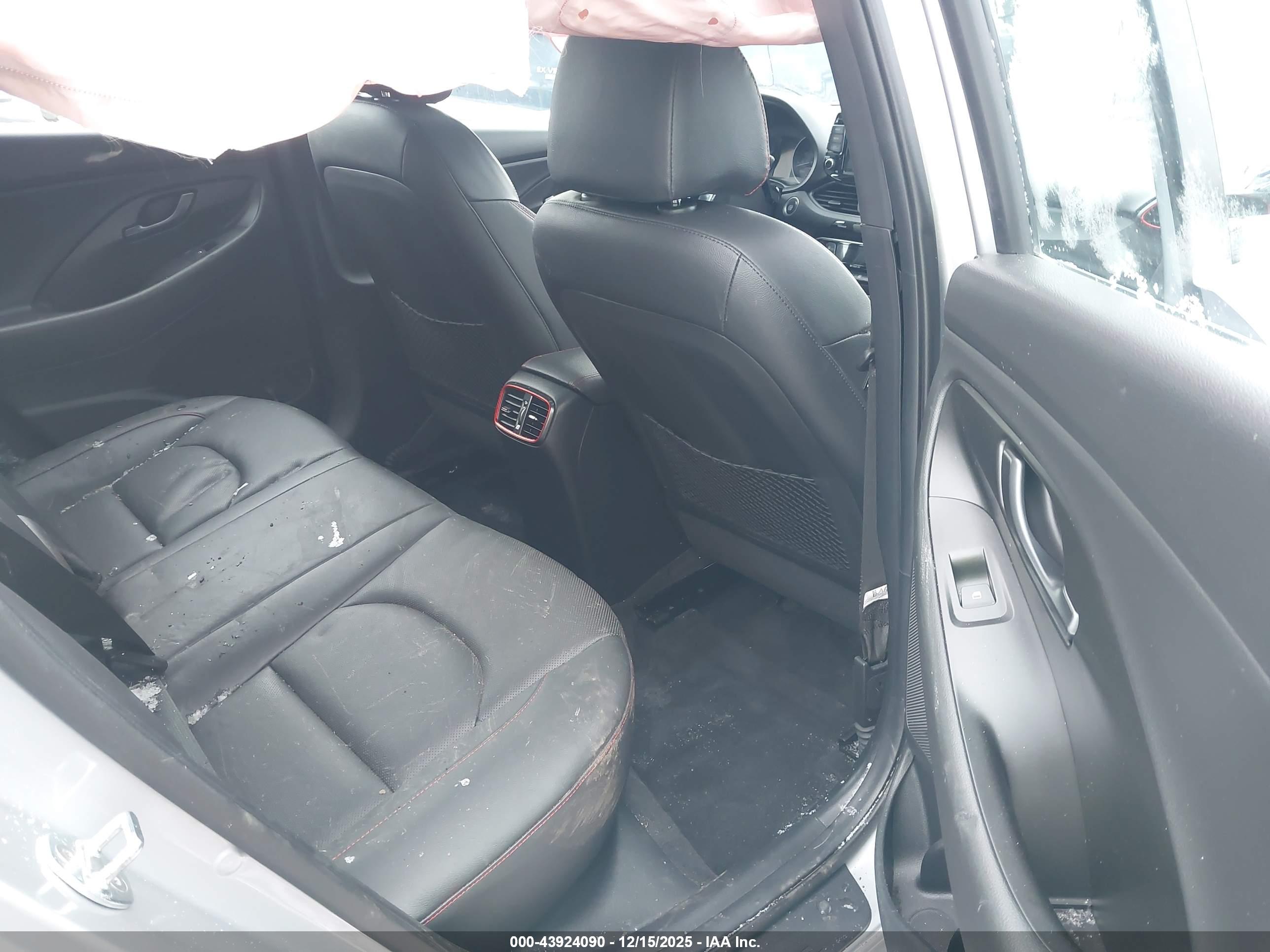 HYUNDAI ELANTRA image 8