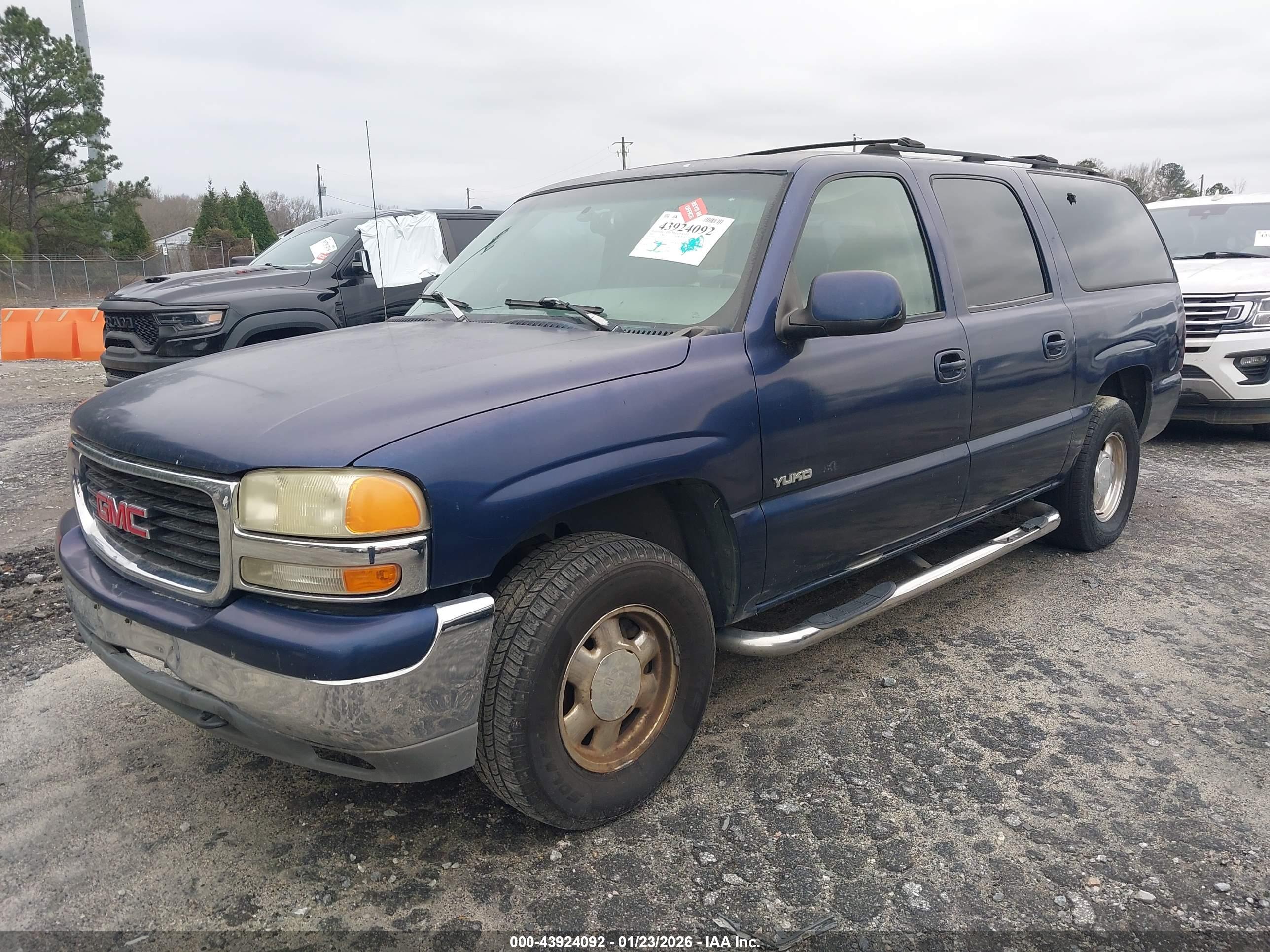 GMC YUKON image 2