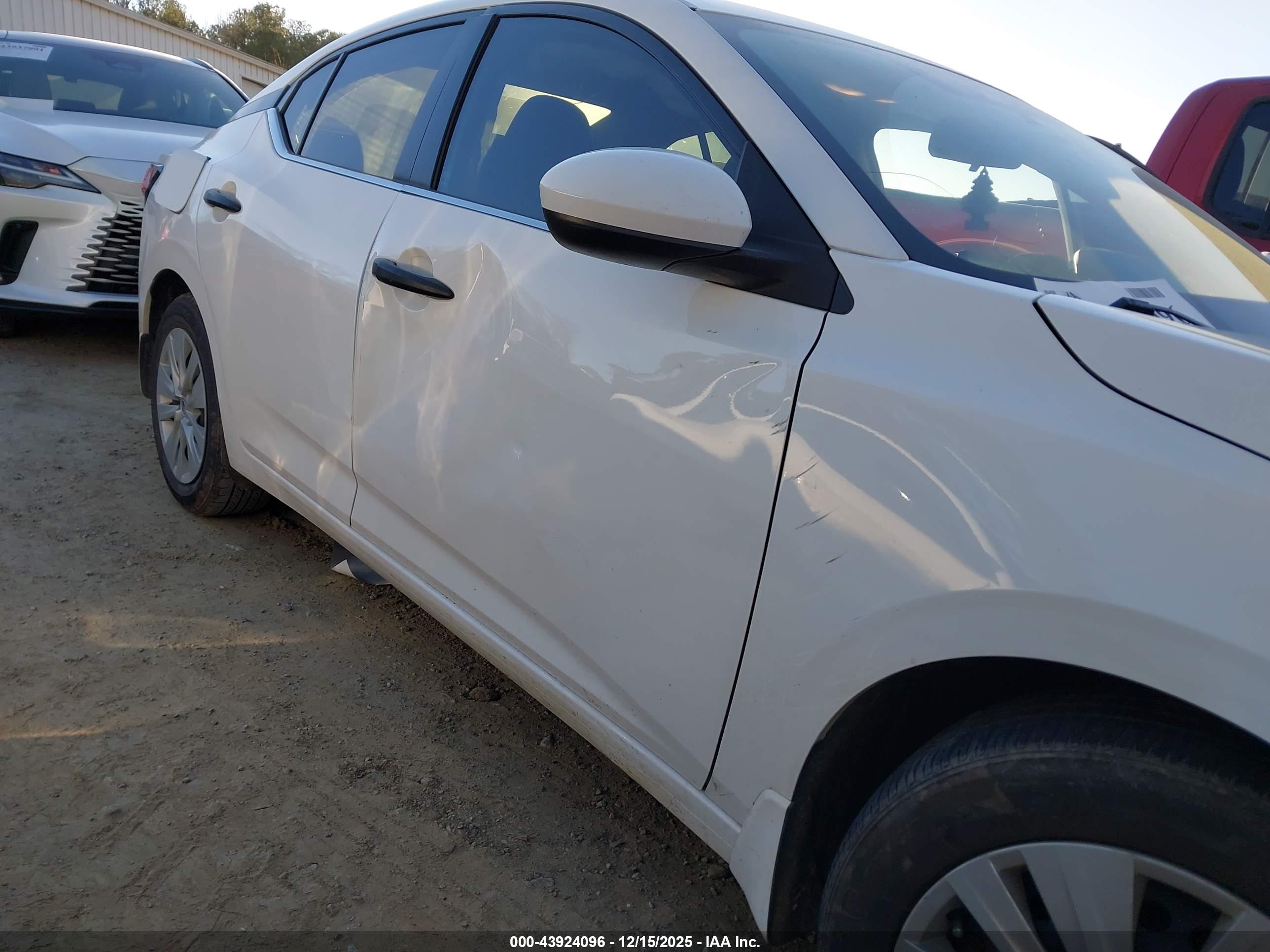 NISSAN SENTRA image 6