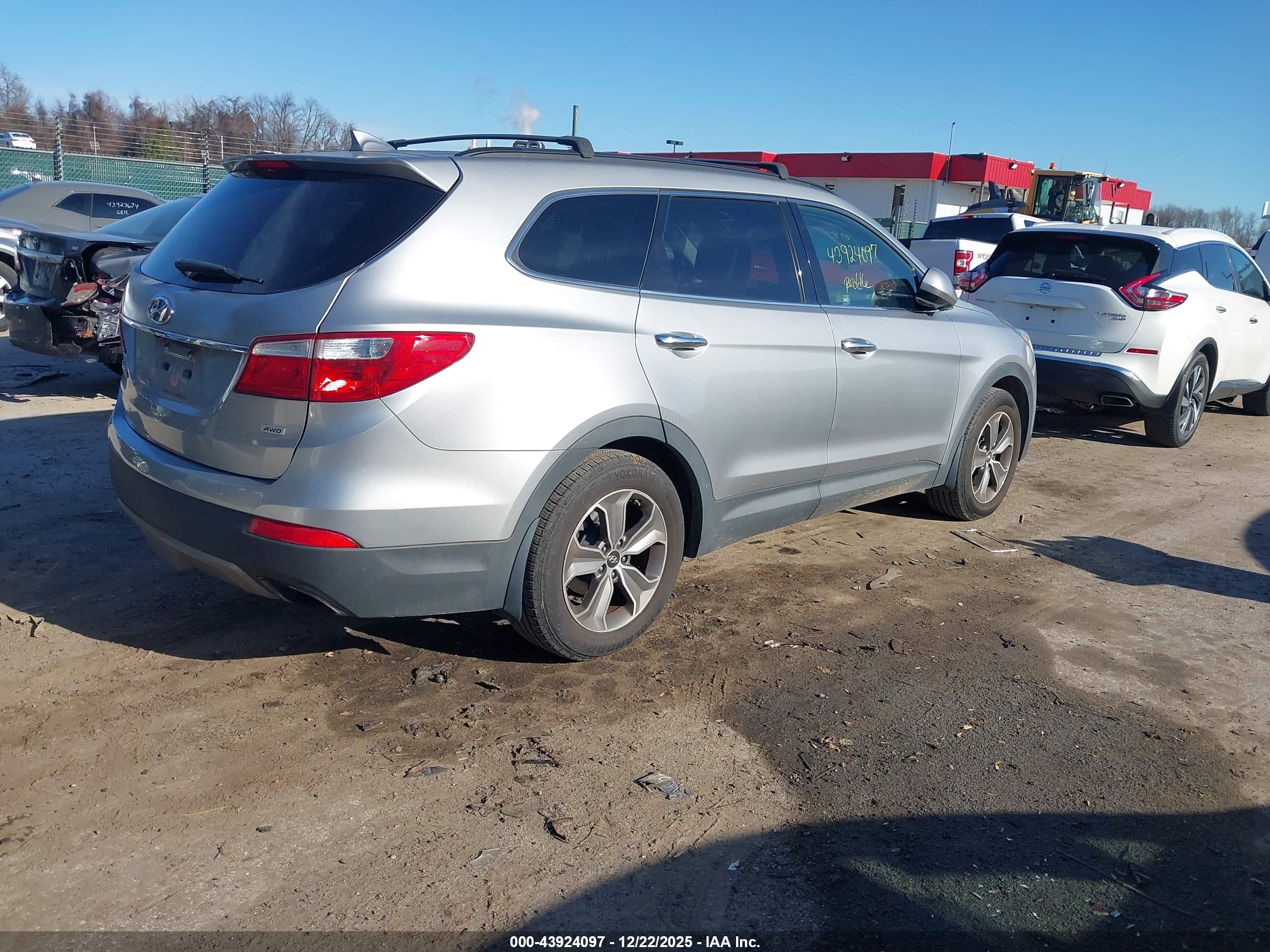 HYUNDAI SANTA image 4