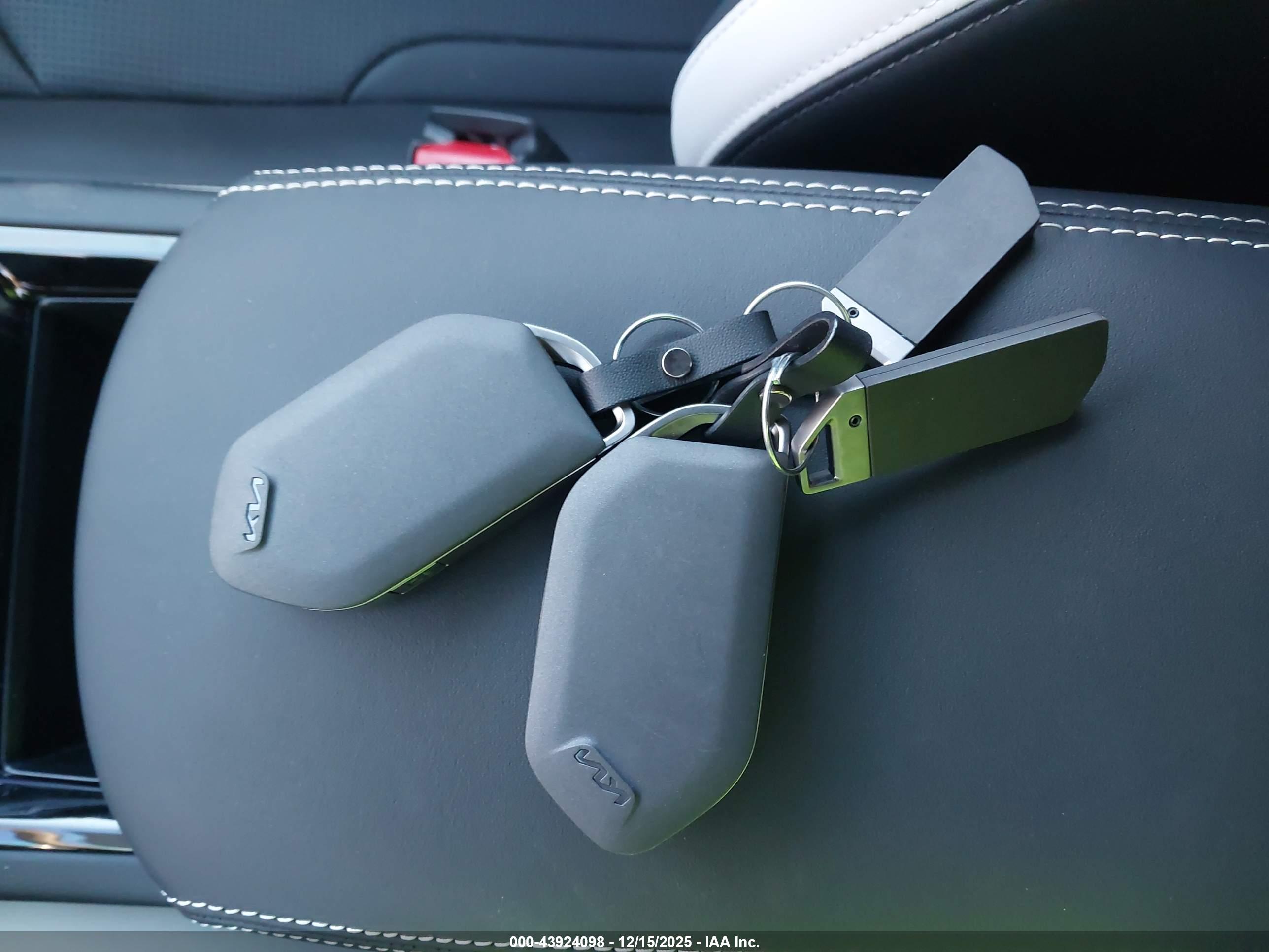 KIA K5 image 11