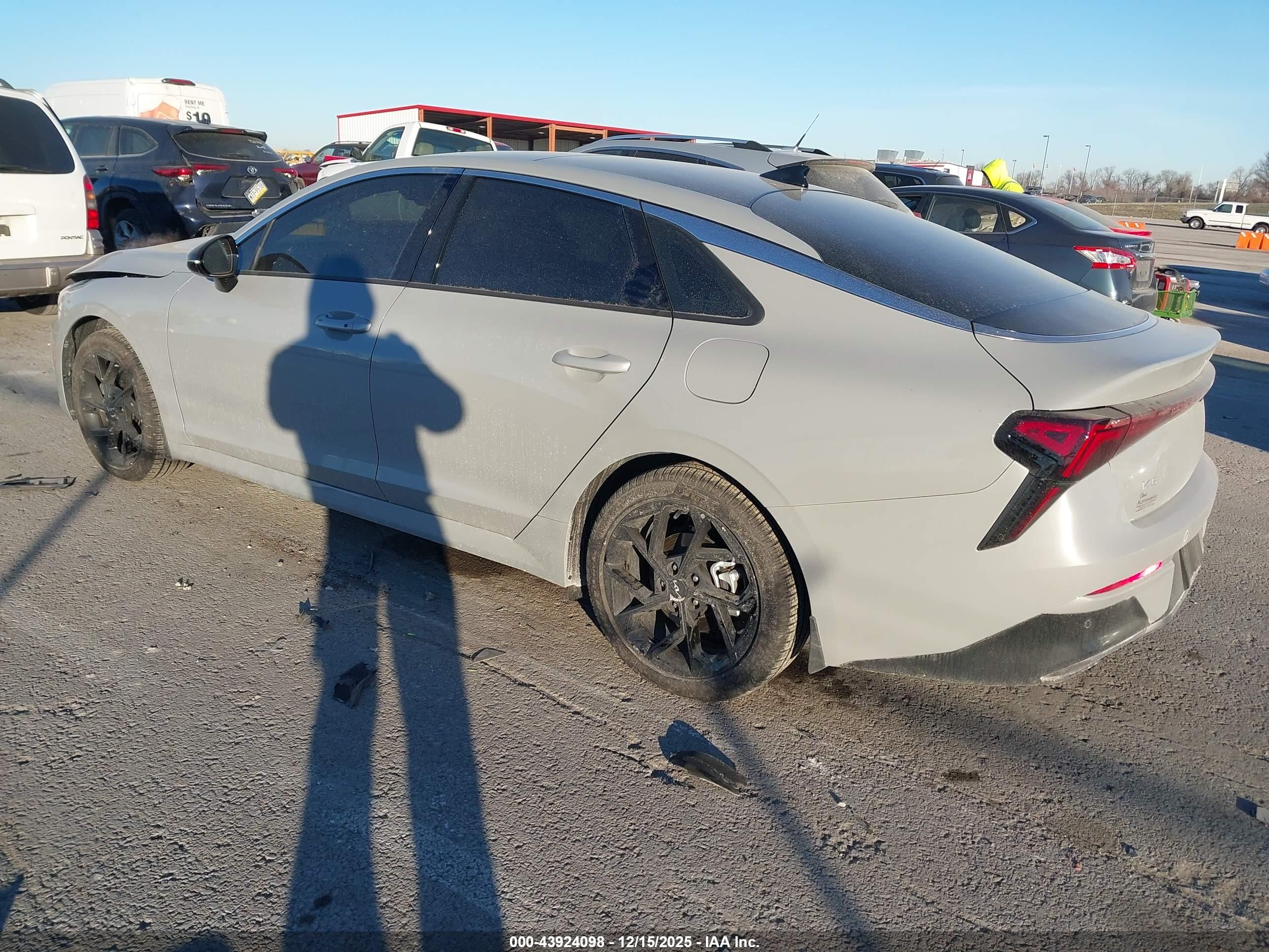 KIA K5 image 3
