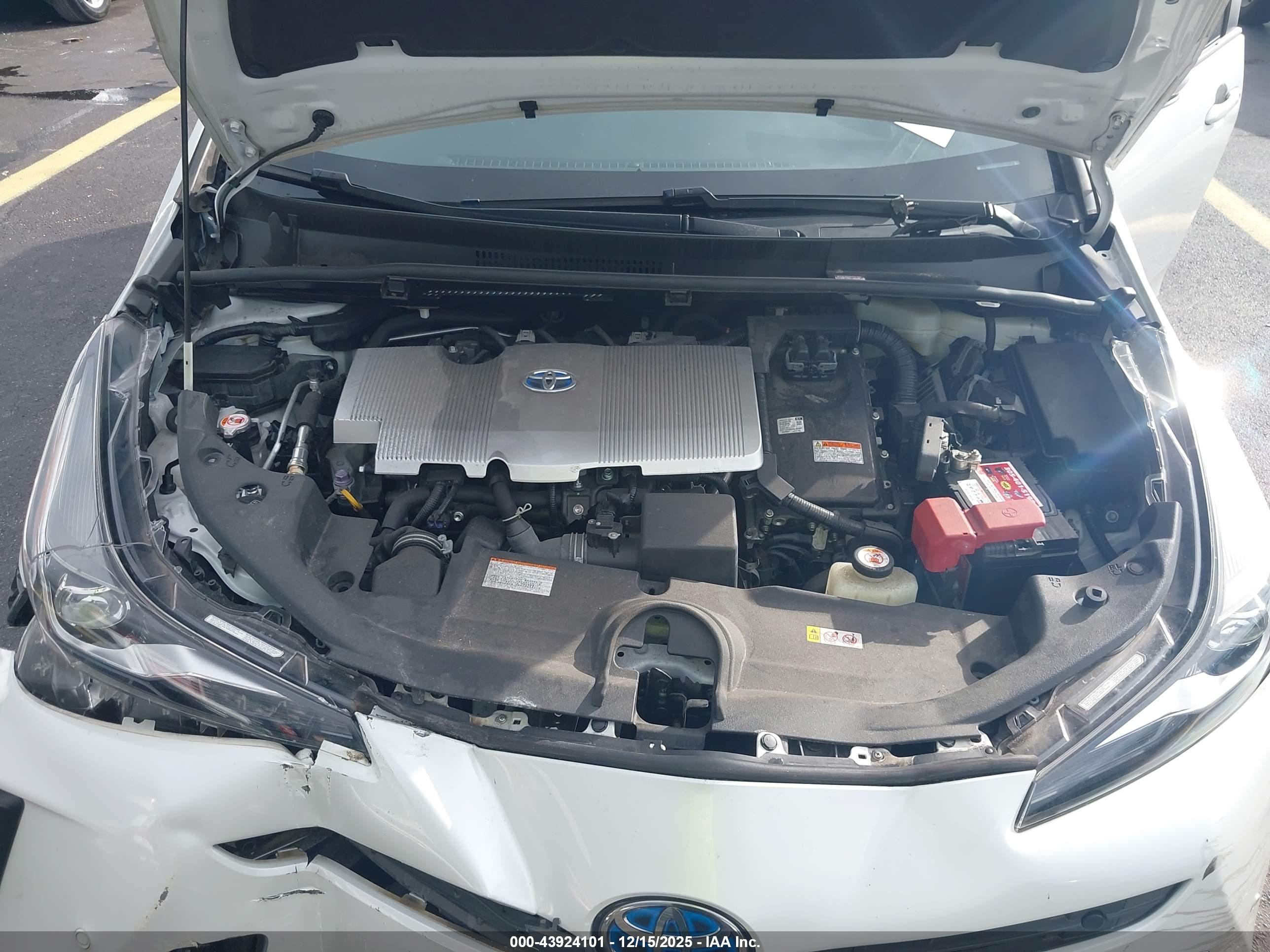 TOYOTA PRIUS image 10