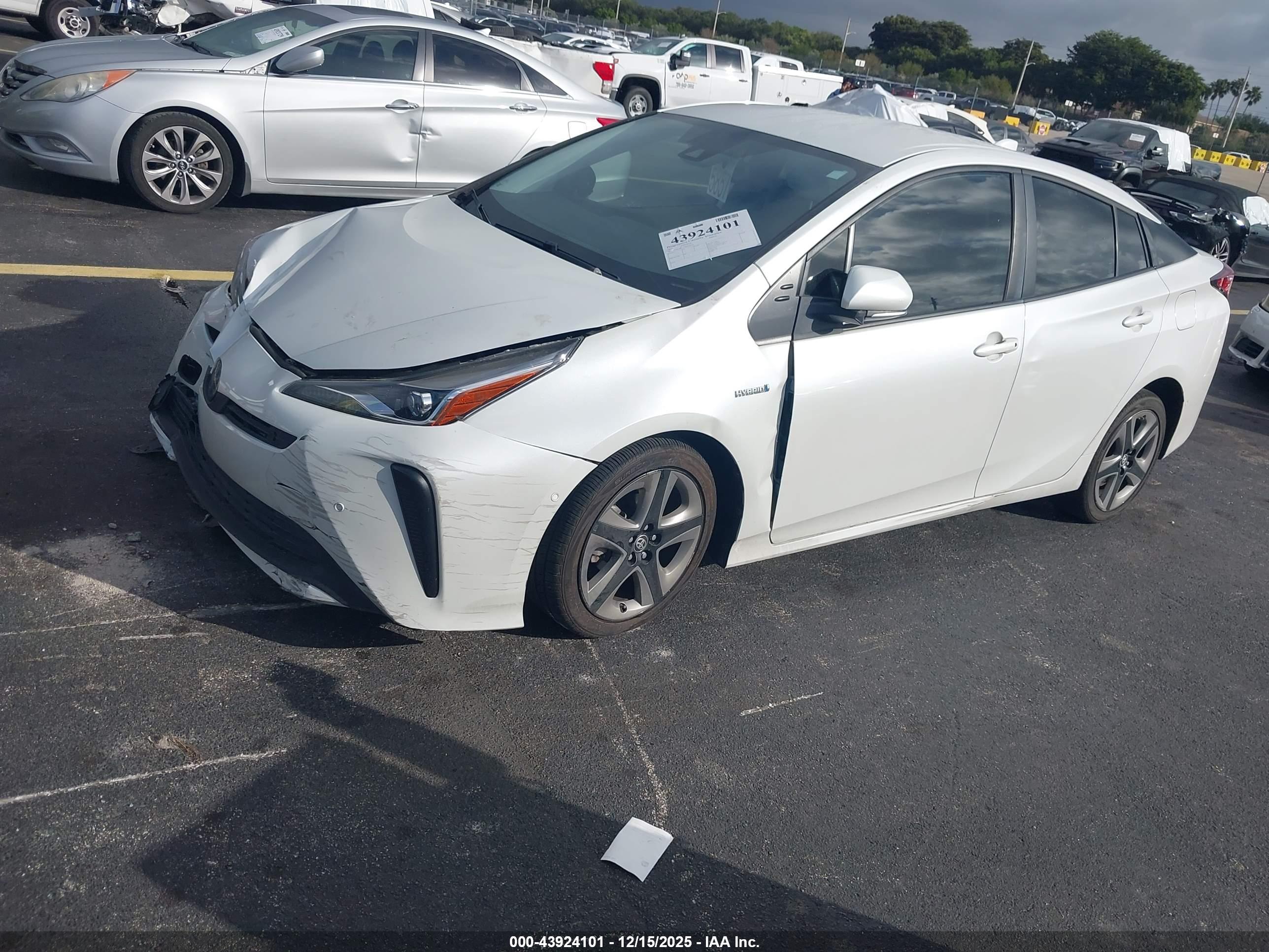 TOYOTA PRIUS image 2
