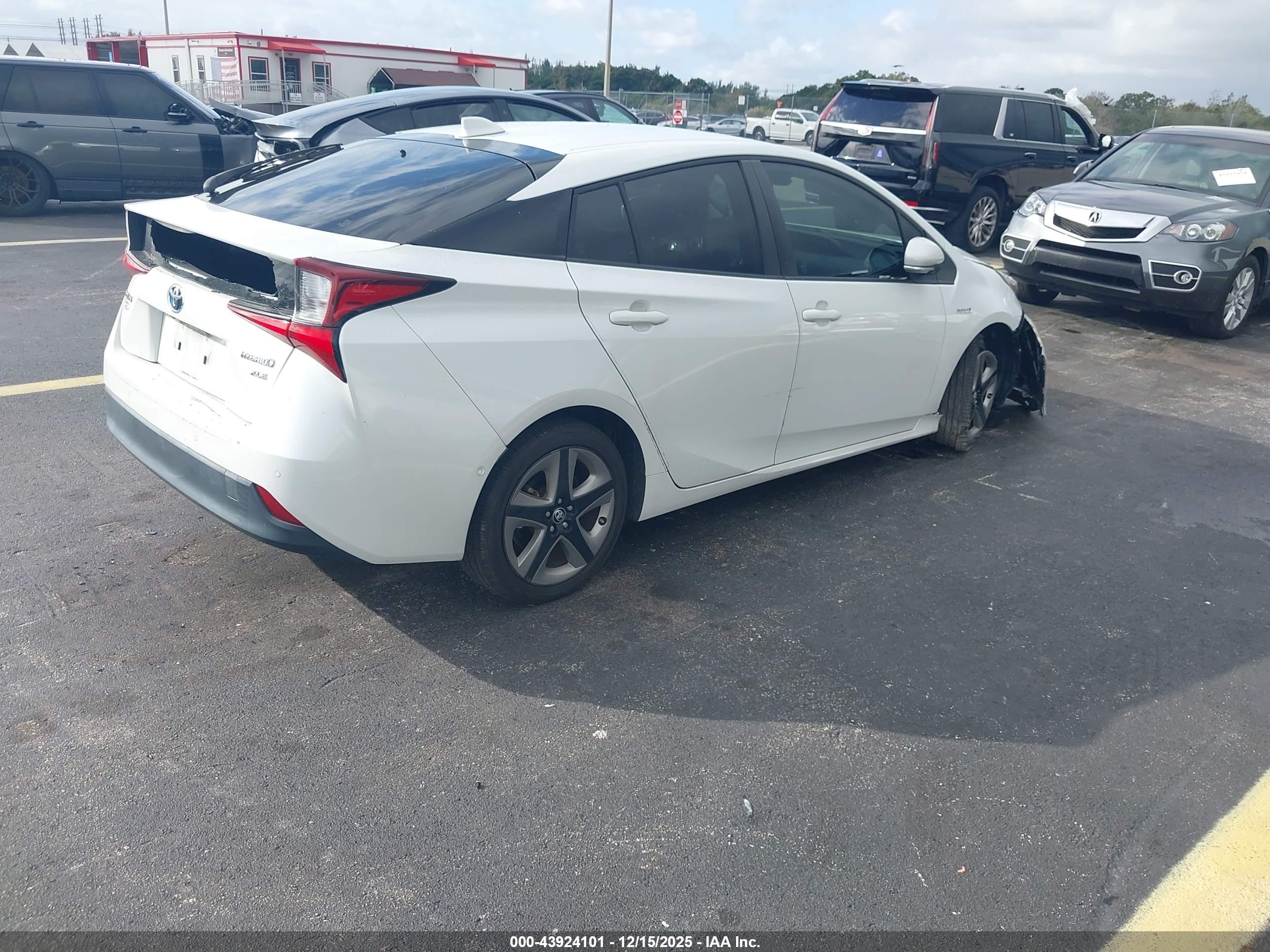 TOYOTA PRIUS image 4
