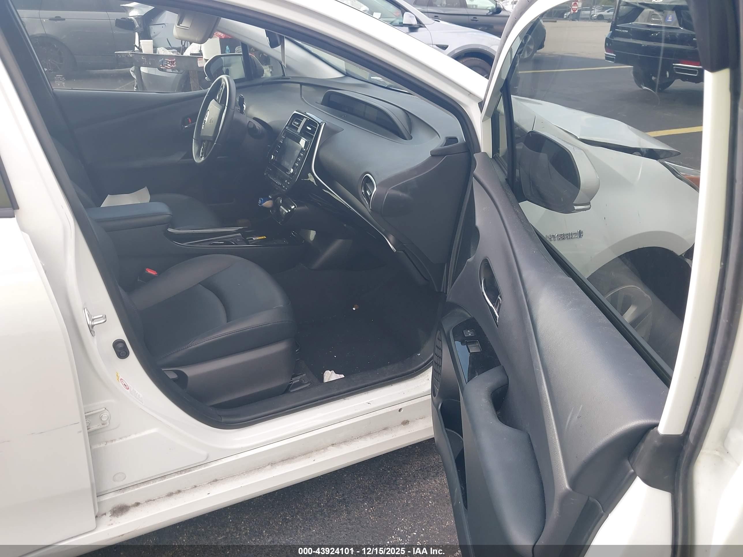 TOYOTA PRIUS image 5