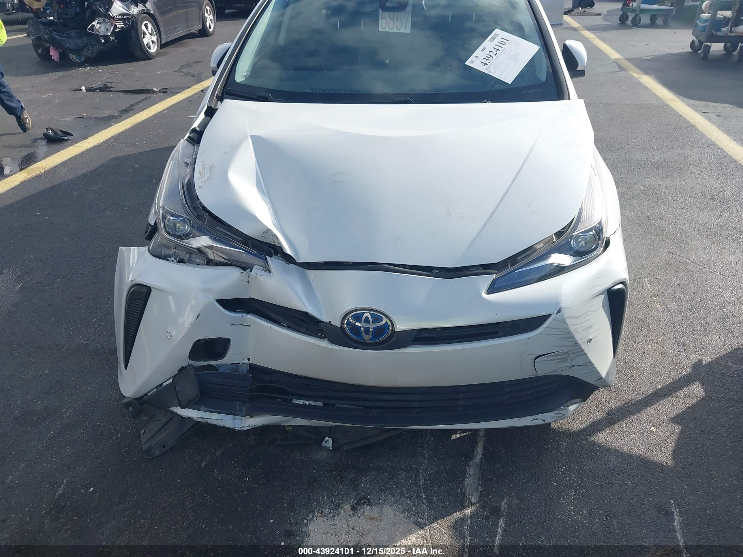 TOYOTA PRIUS image 6