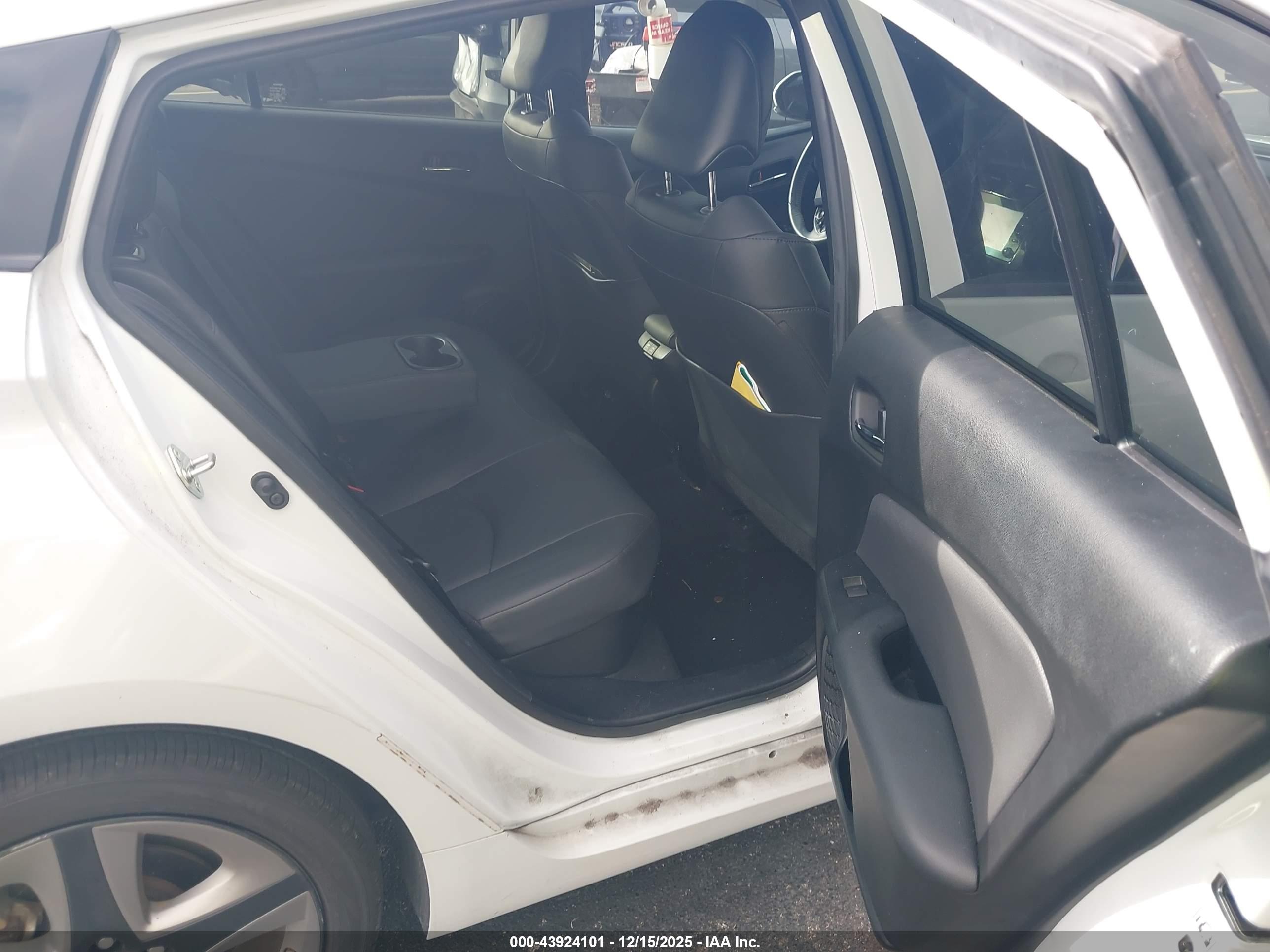 TOYOTA PRIUS image 8
