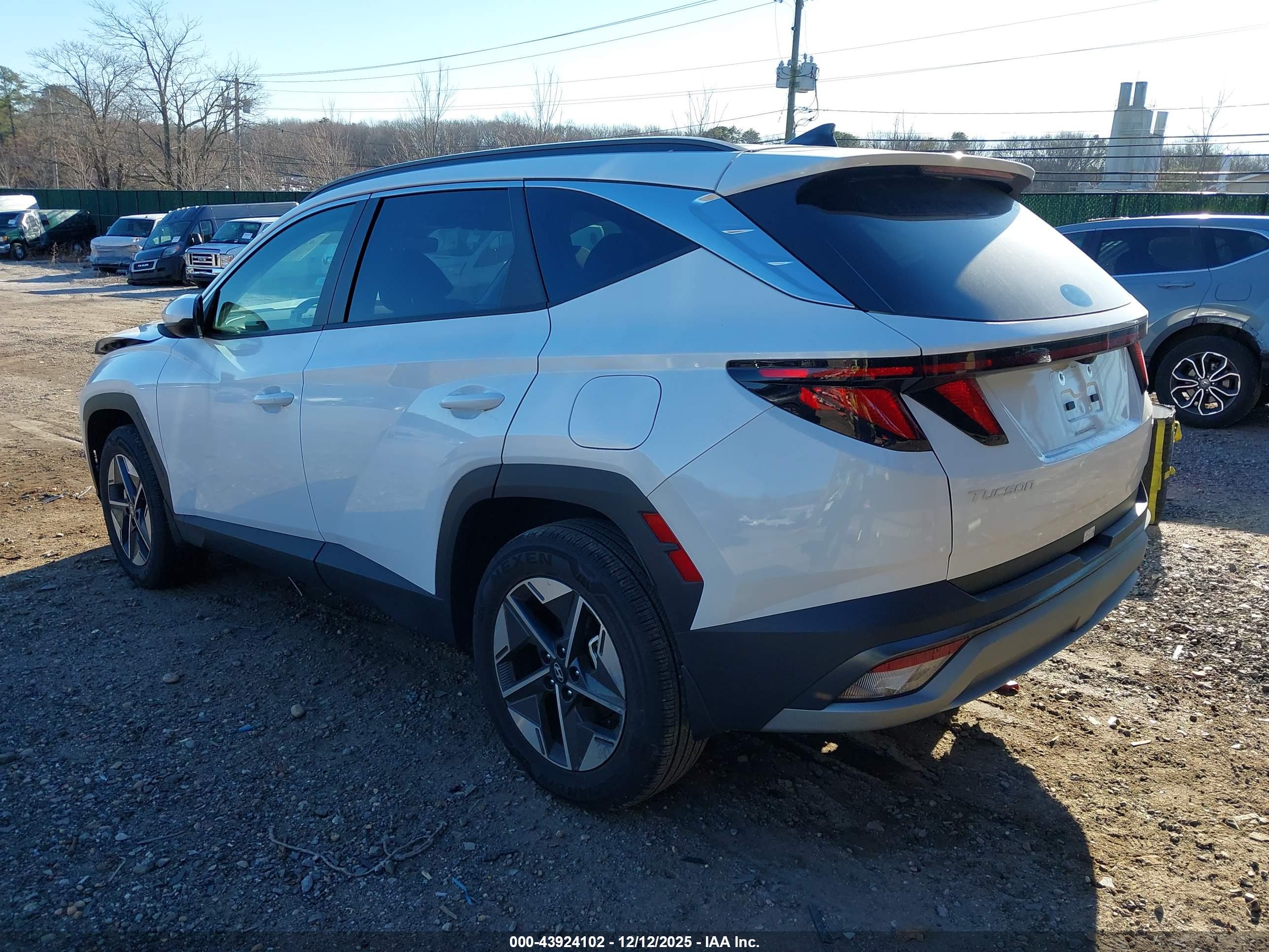 HYUNDAI TUCSON image 3