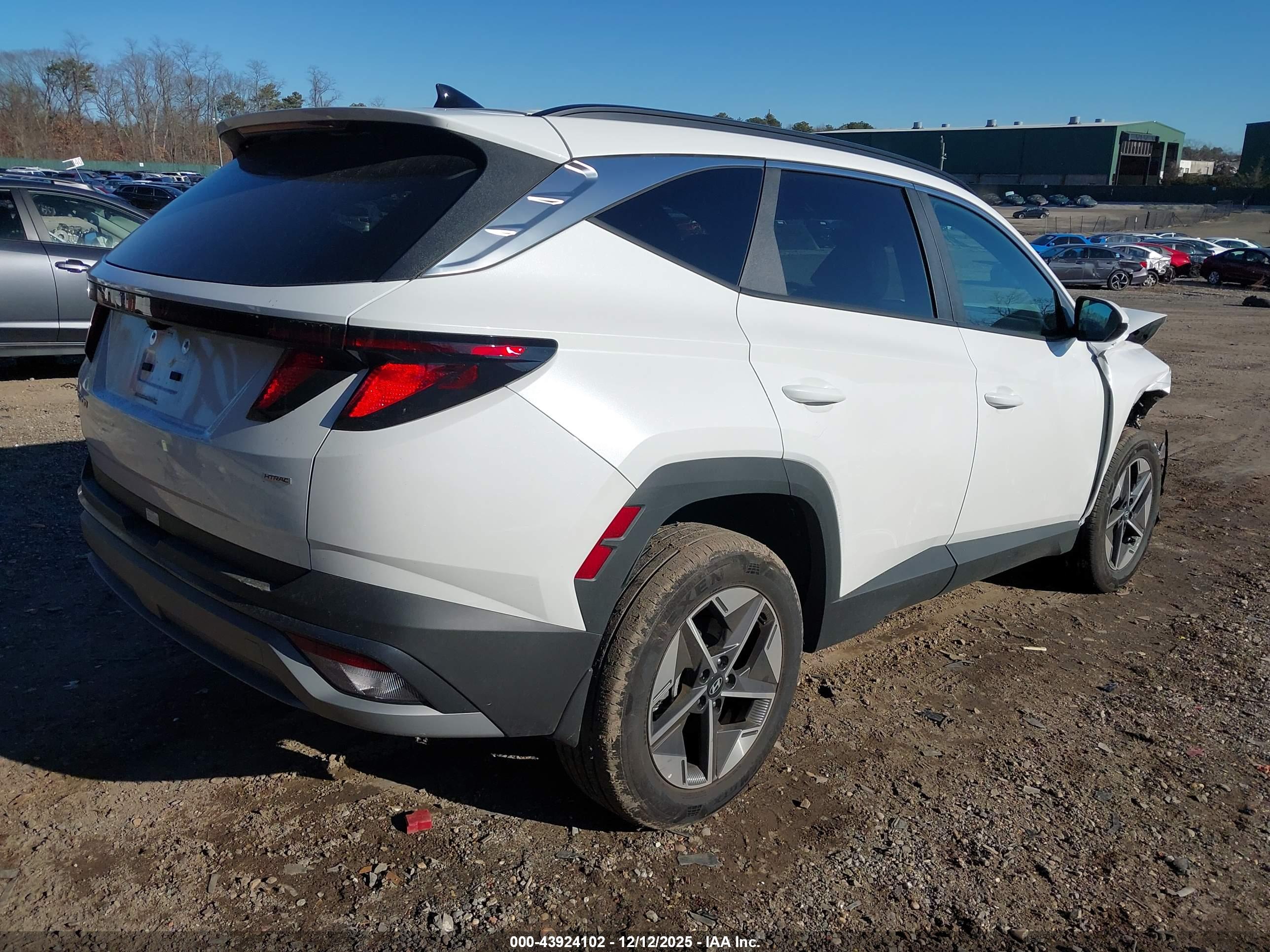 HYUNDAI TUCSON image 4