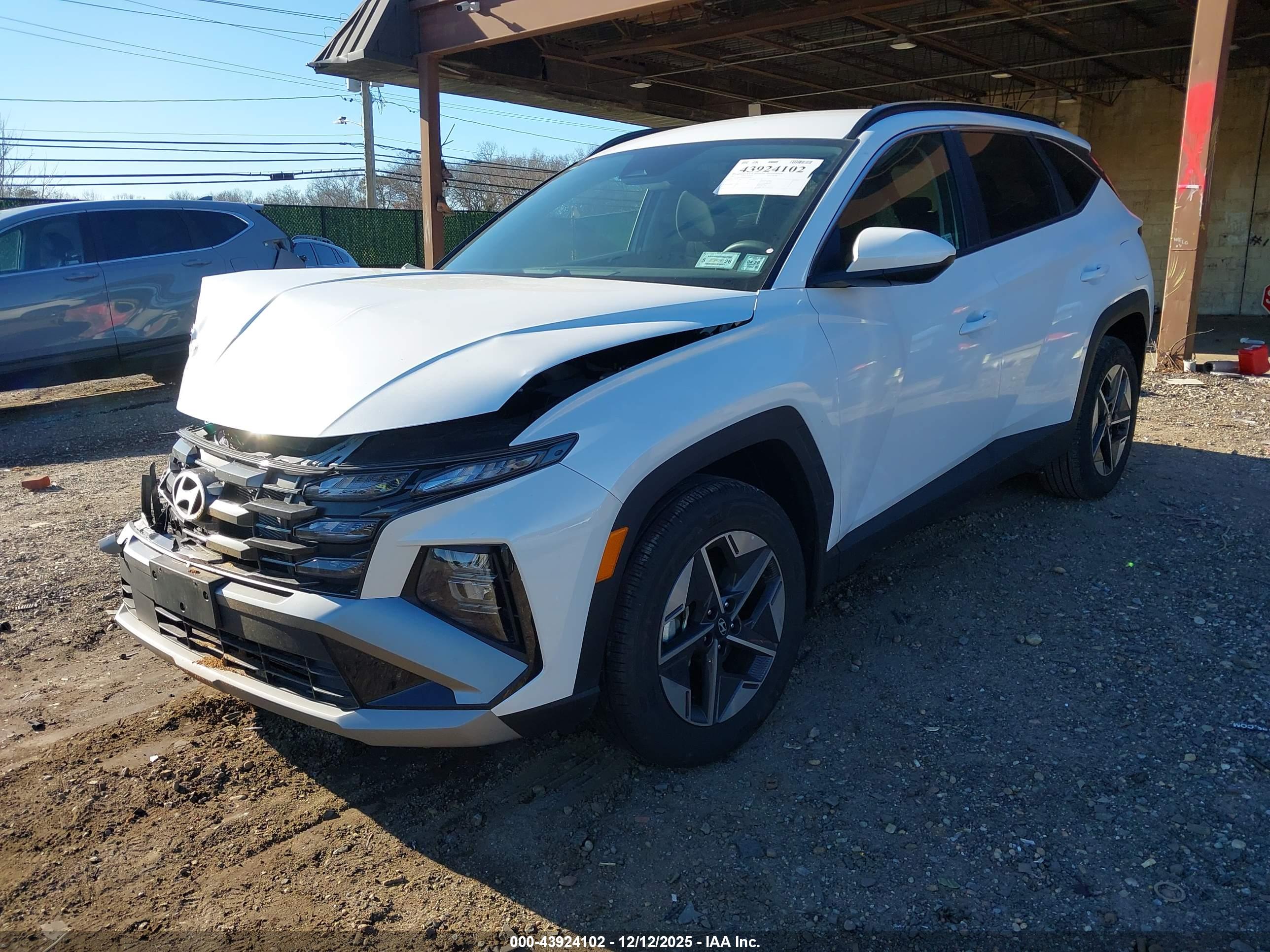 HYUNDAI TUCSON image 6