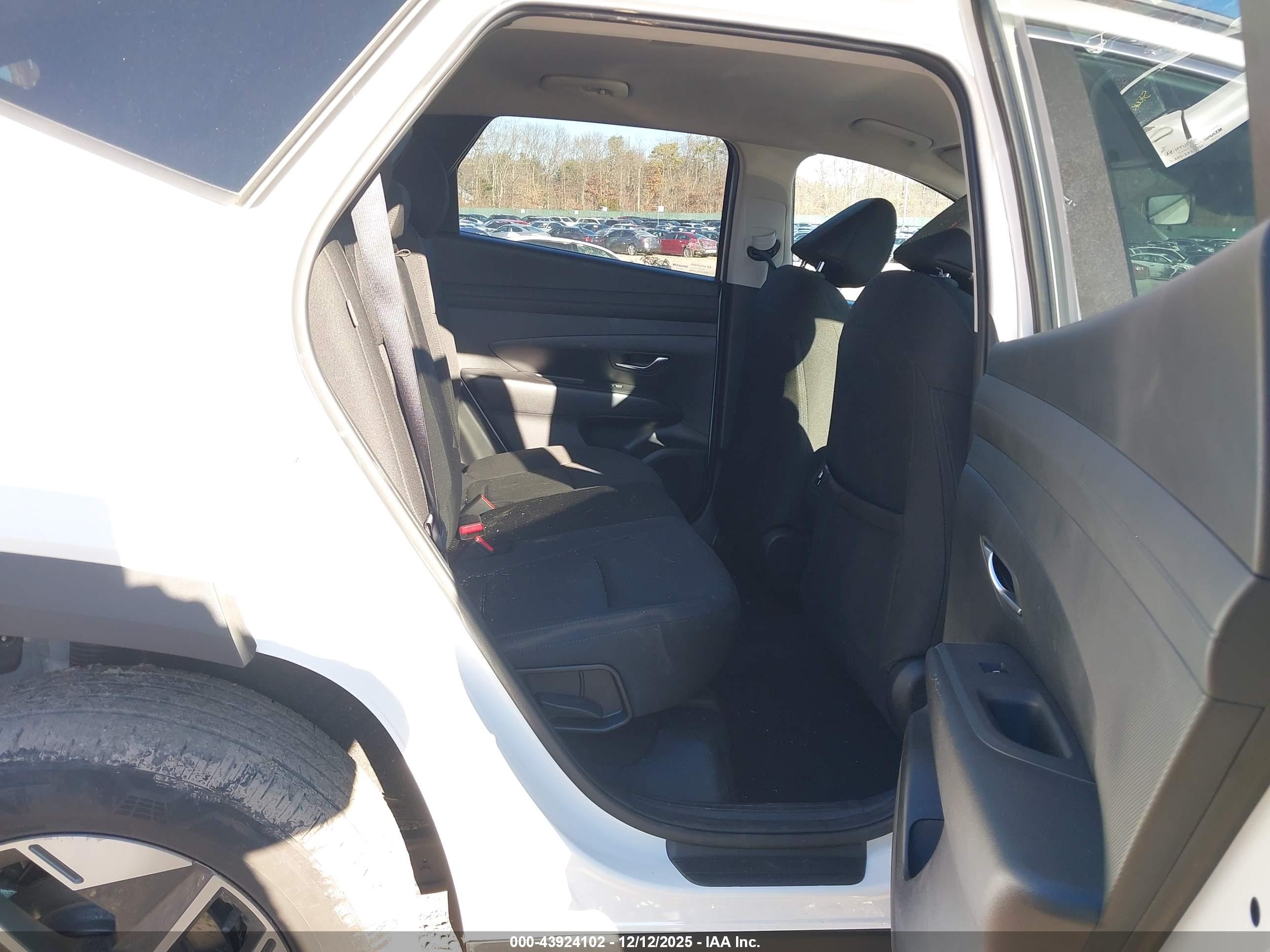 HYUNDAI TUCSON image 8