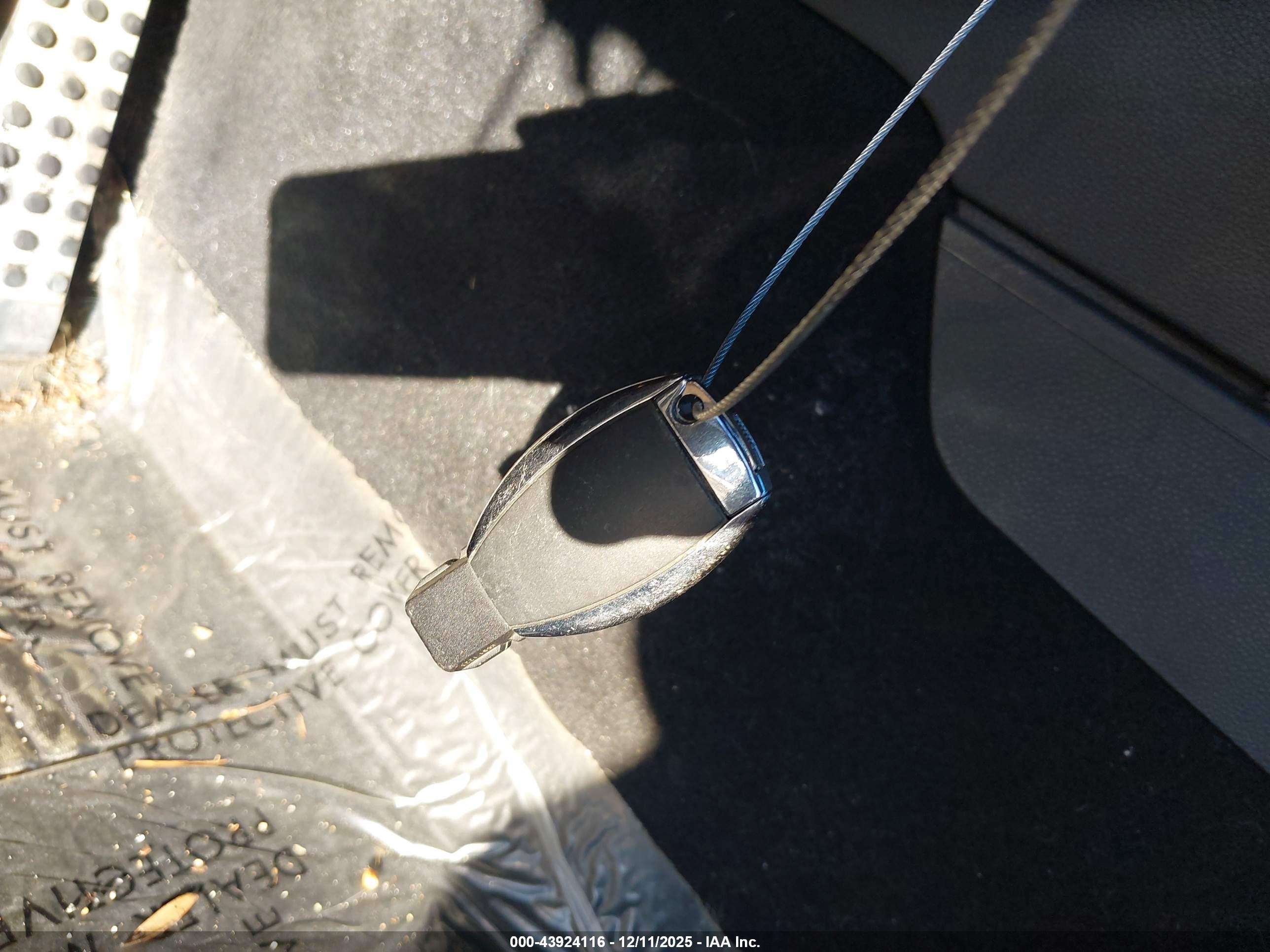 MERCEDES-BENZ E image 11