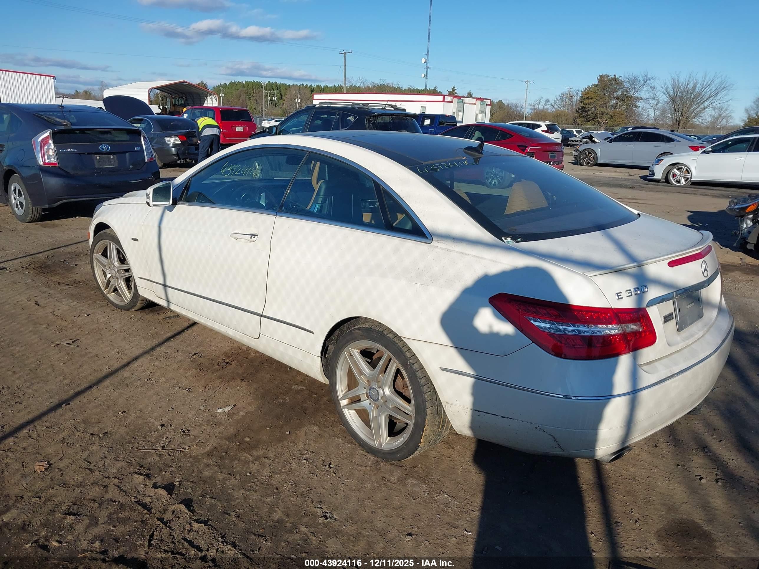 MERCEDES-BENZ E image 3