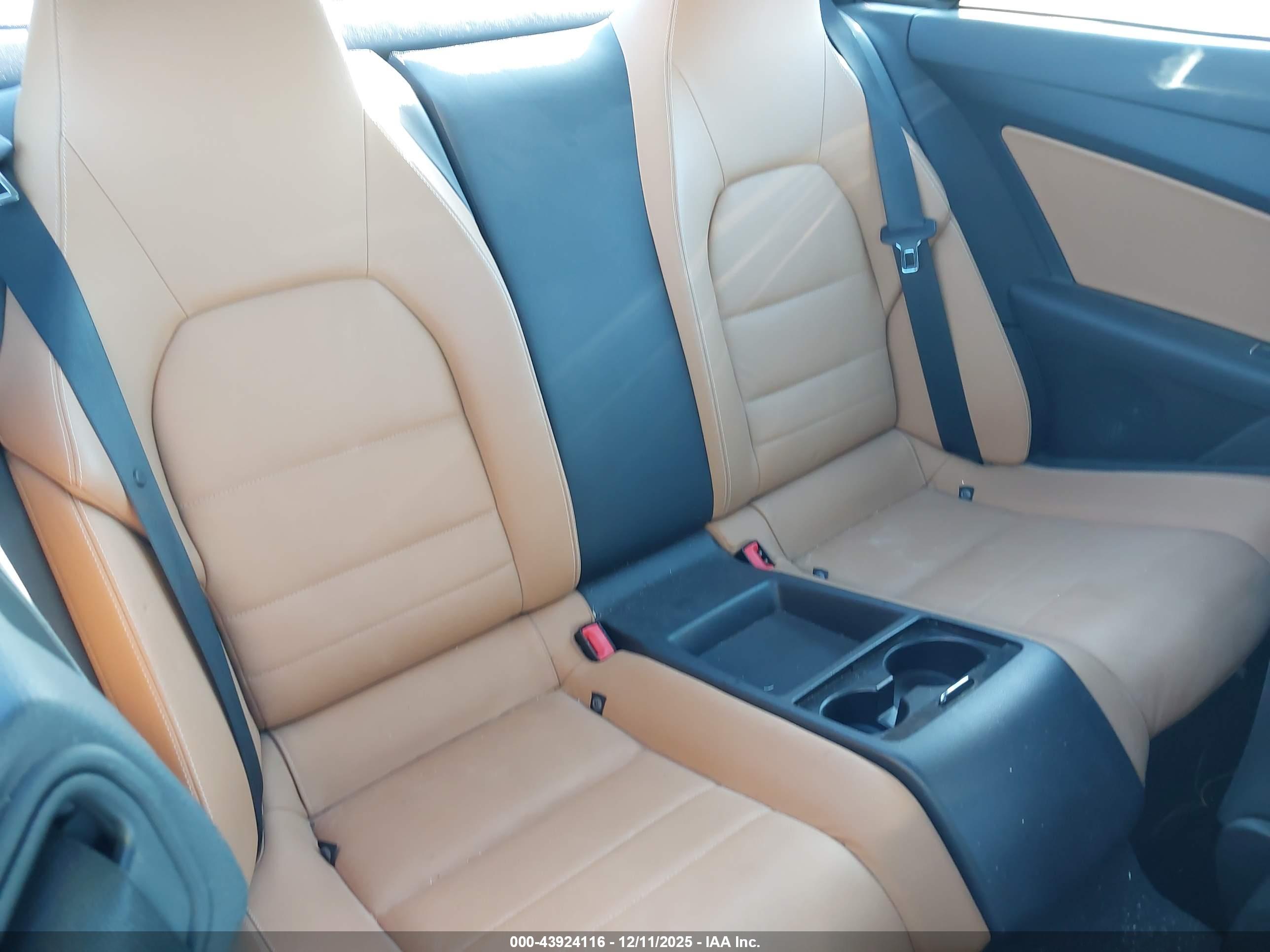 MERCEDES-BENZ E image 8