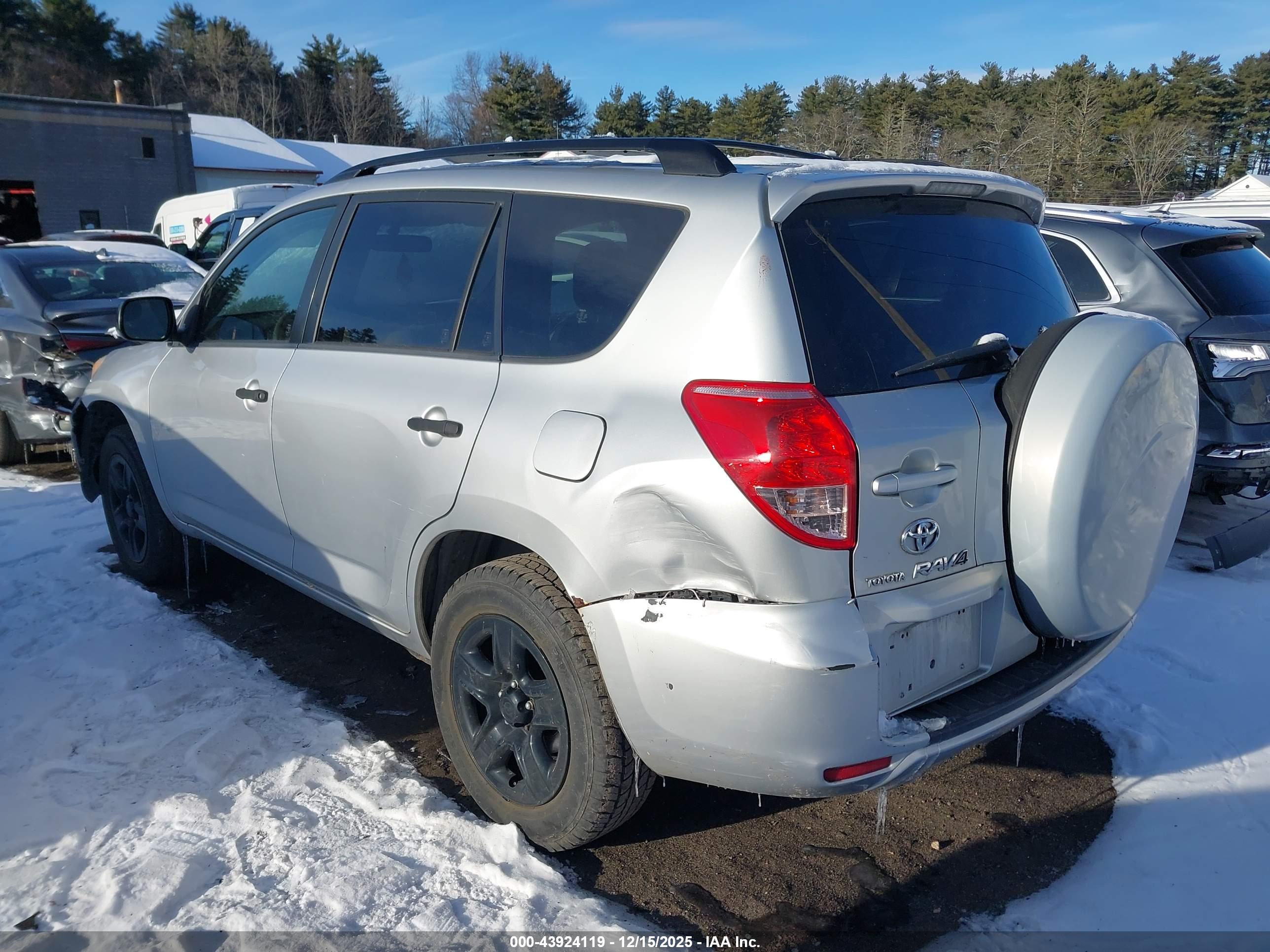 TOYOTA RAV4 image 3