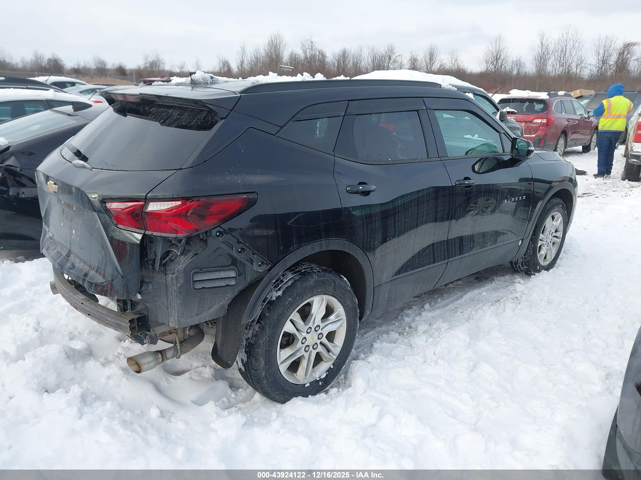 CHEVROLET BLAZER image 4