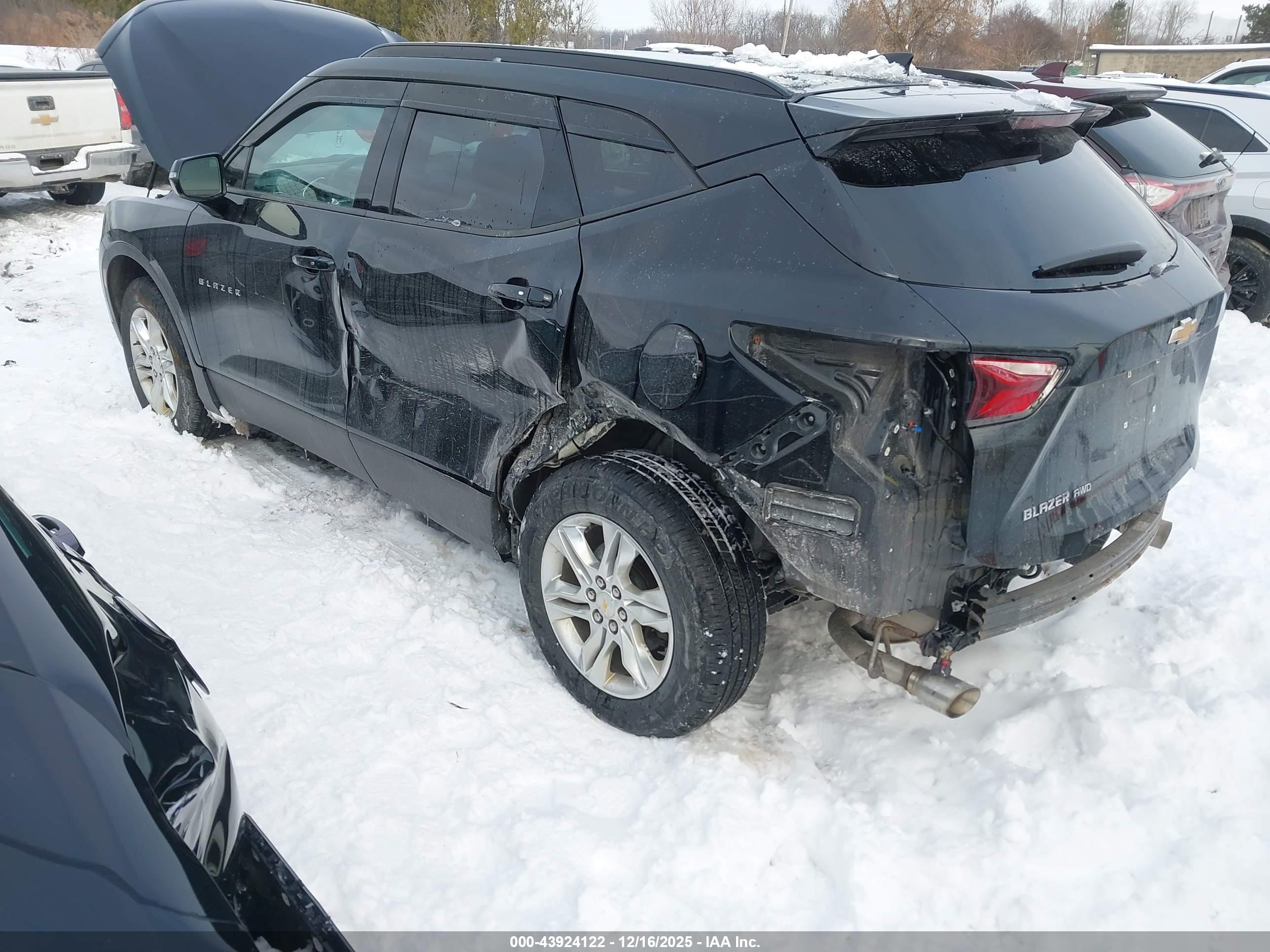 CHEVROLET BLAZER image 6