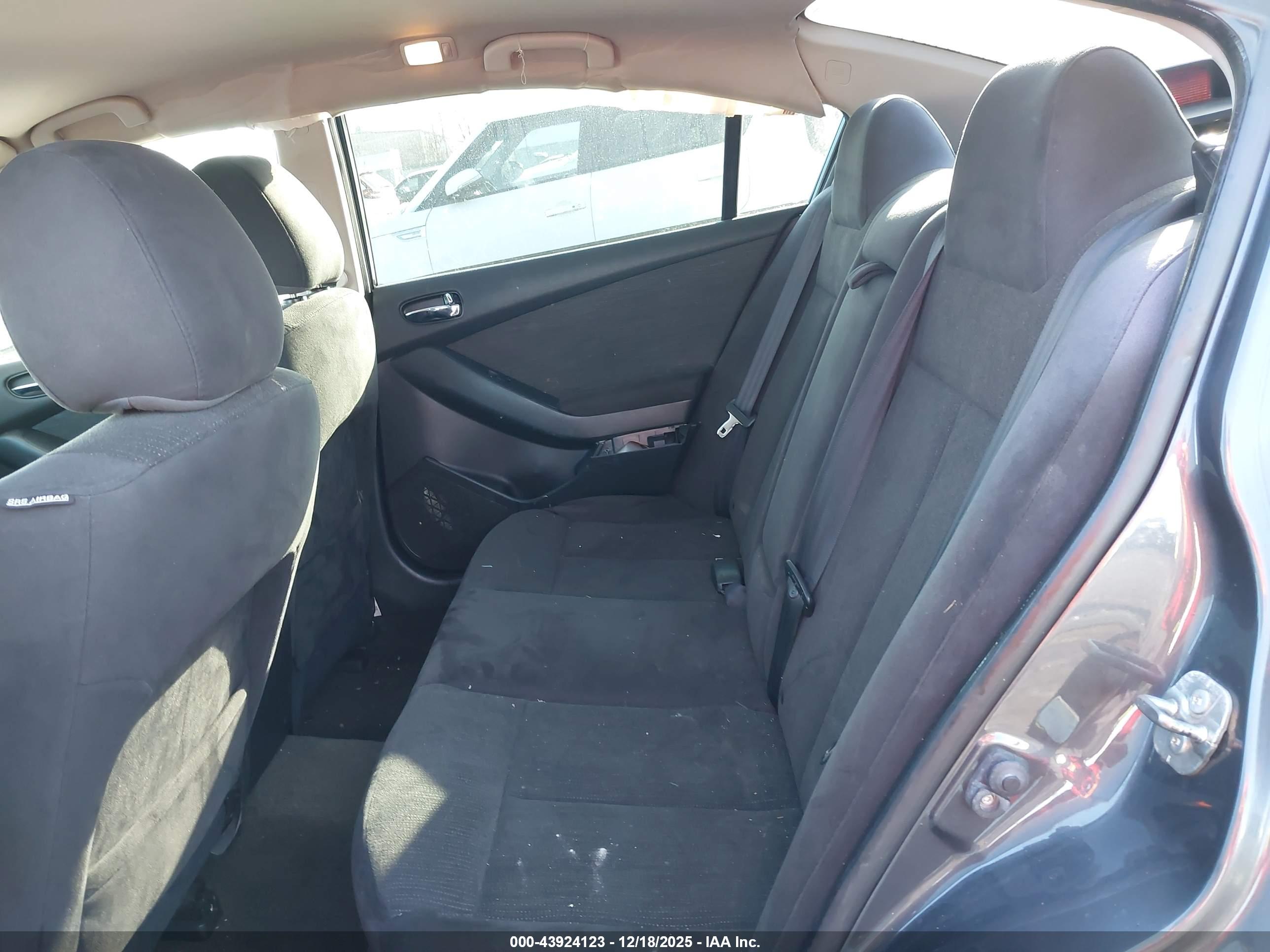 NISSAN ALTIMA image 8
