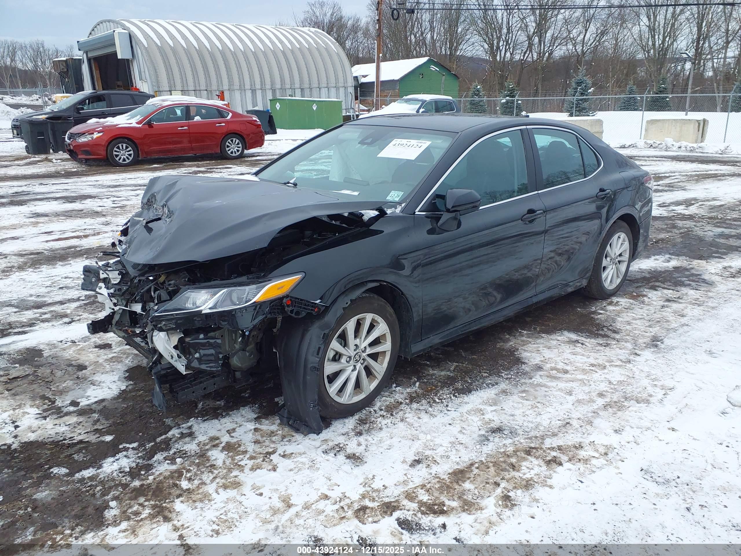 TOYOTA CAMRY image 2