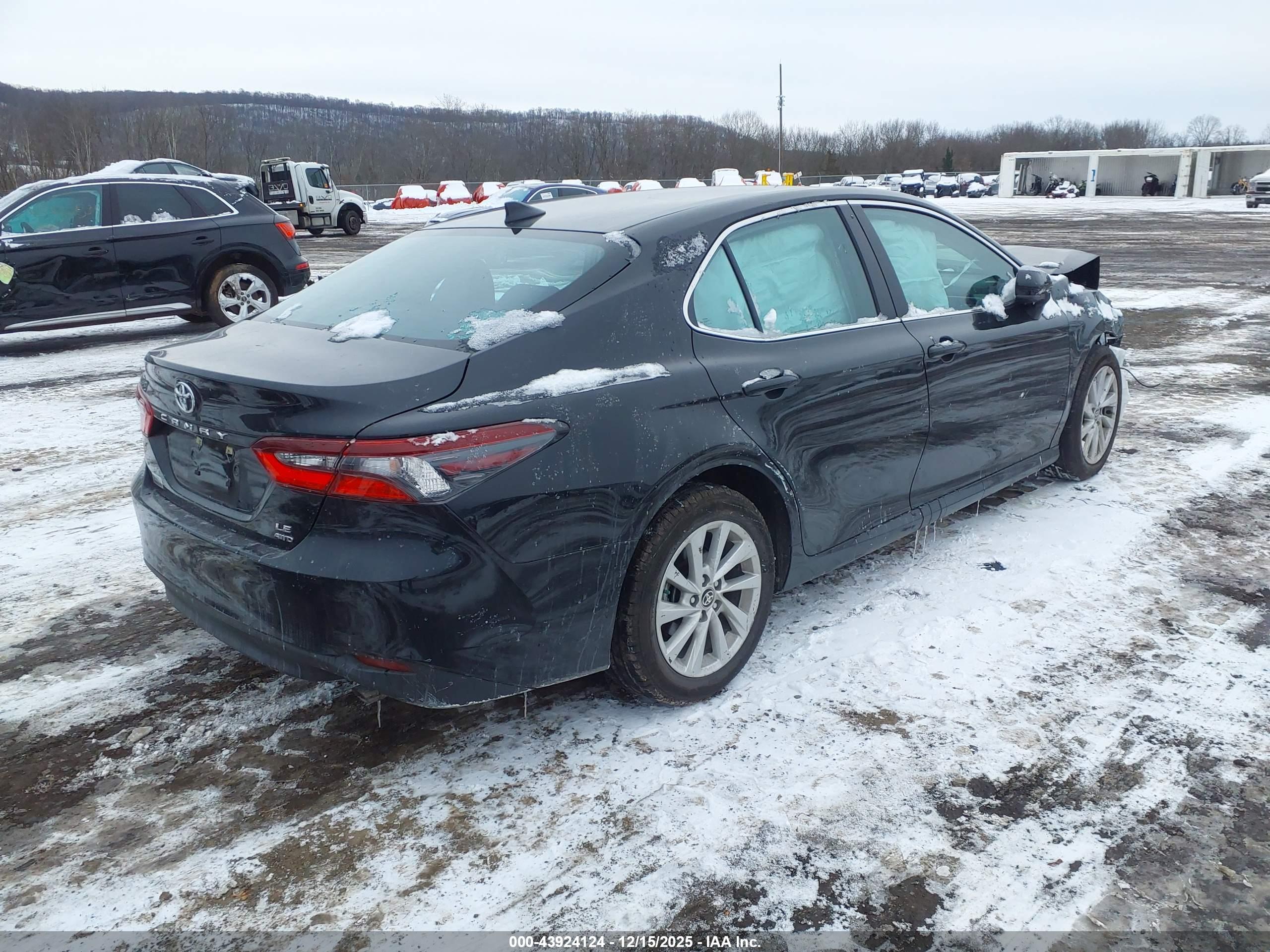 TOYOTA CAMRY image 4