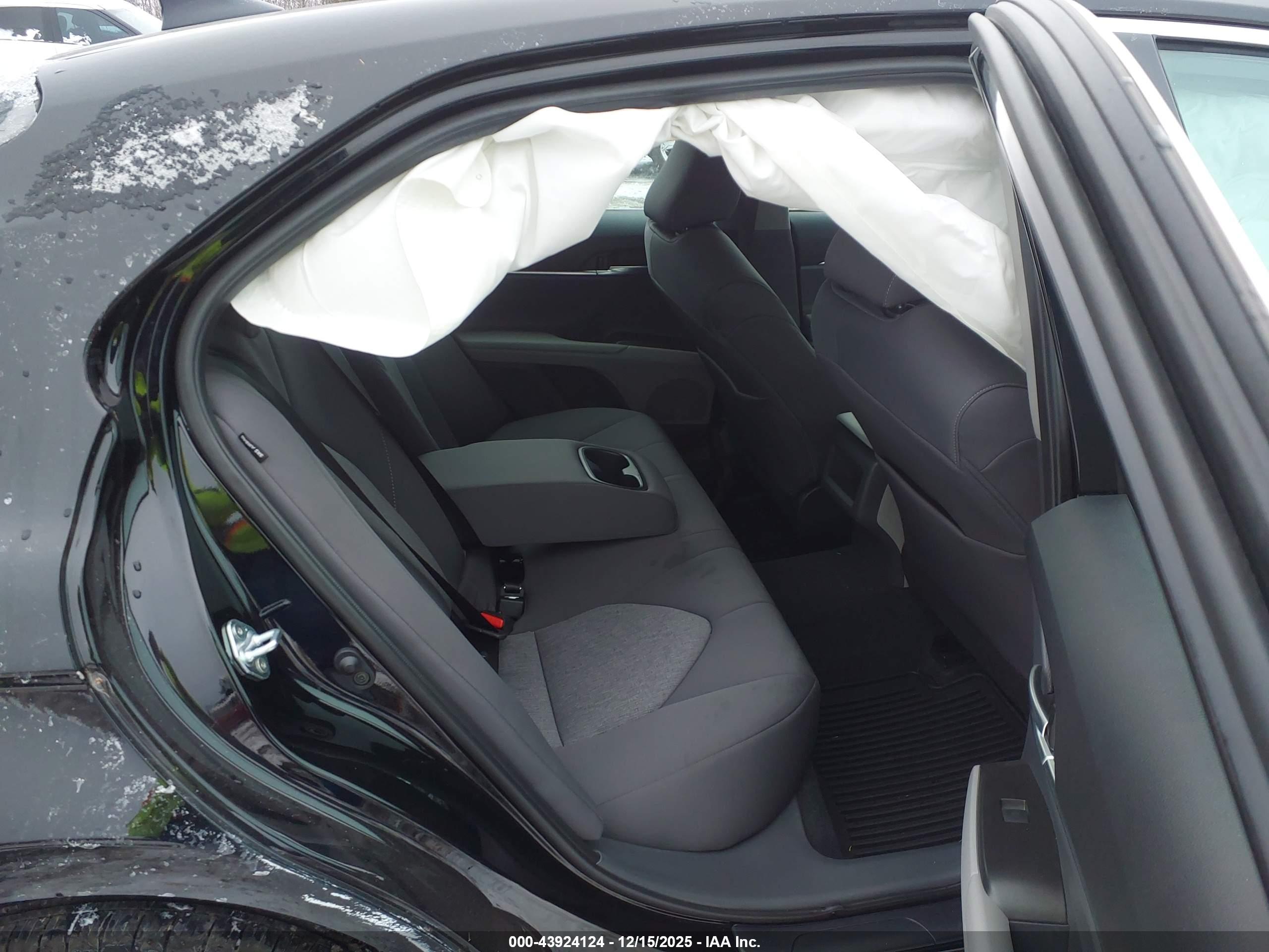 TOYOTA CAMRY image 8