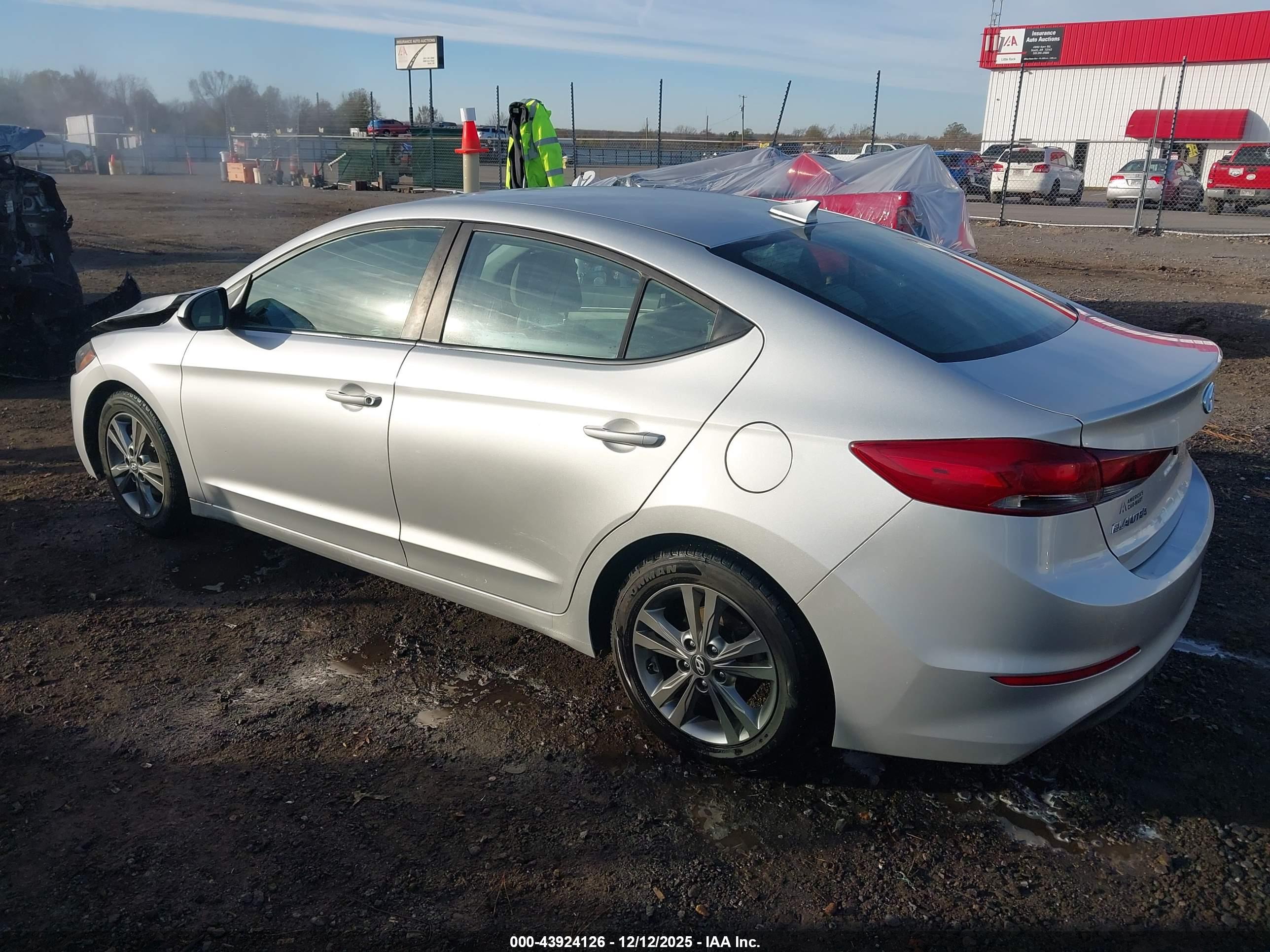 HYUNDAI ELANTRA image 3