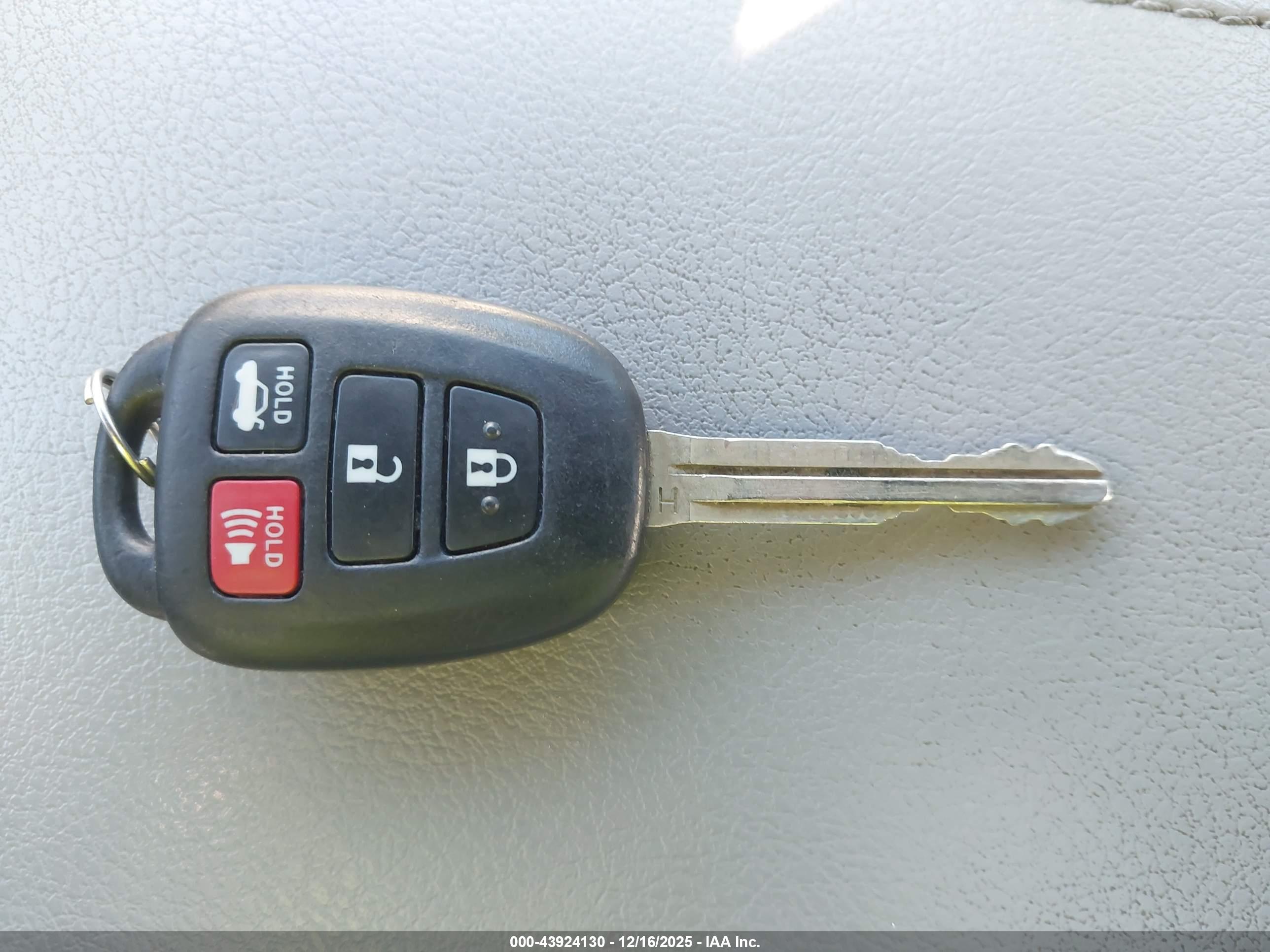 TOYOTA CAMRY image 11